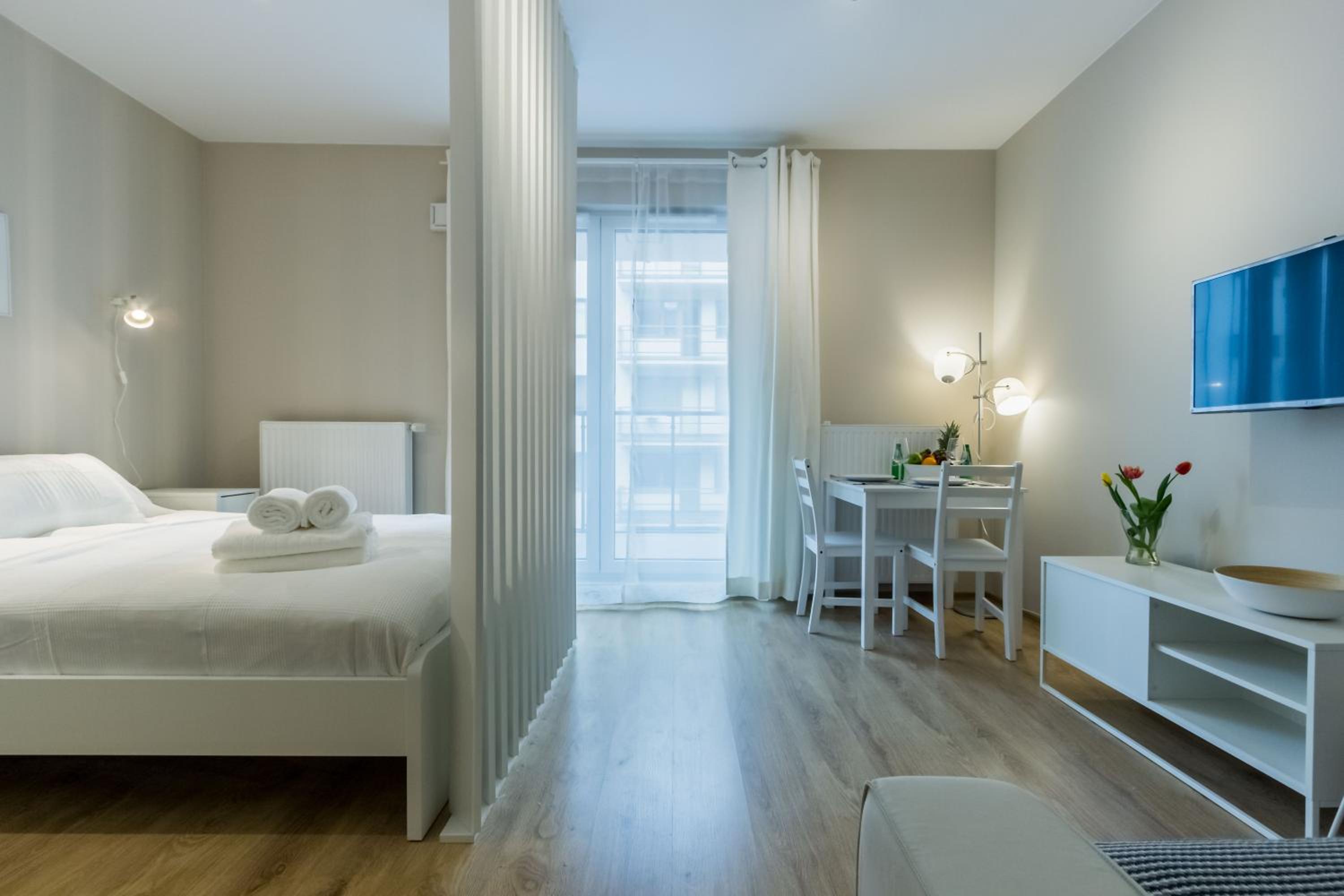 Studio Apartment - Photo 1