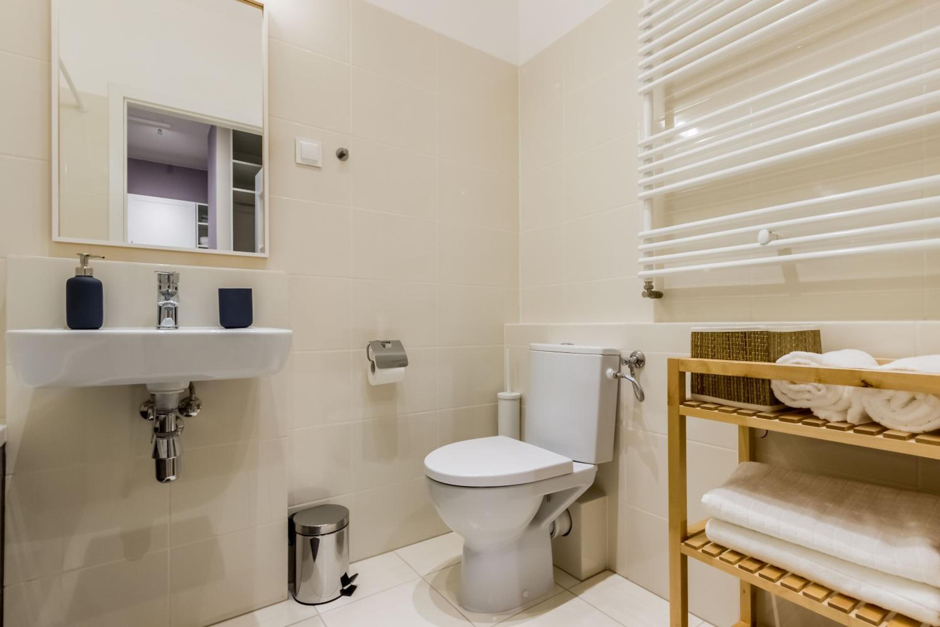 Studio Apartment - Photo 15