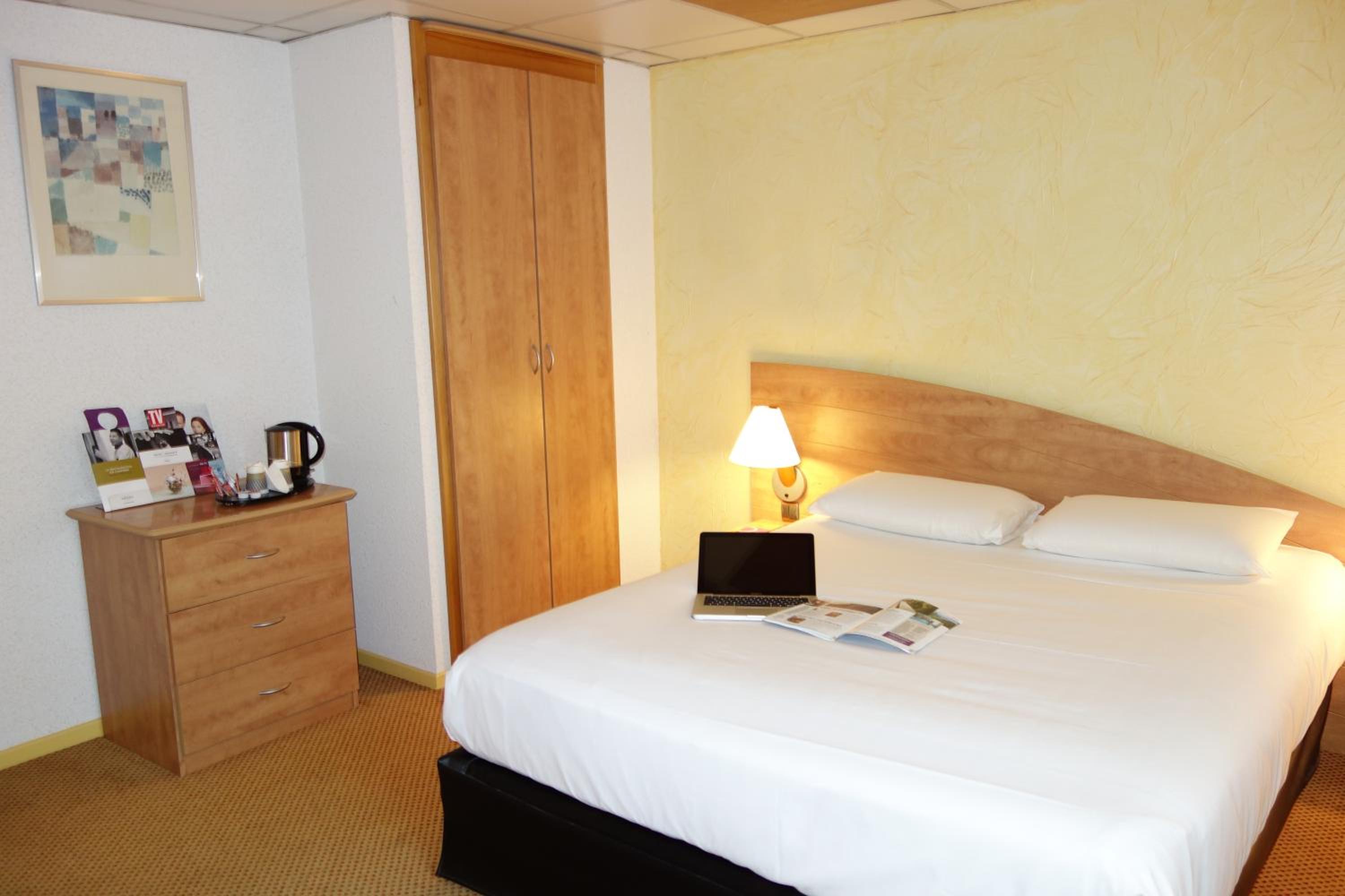 Standard One Double Bed - Photo 5