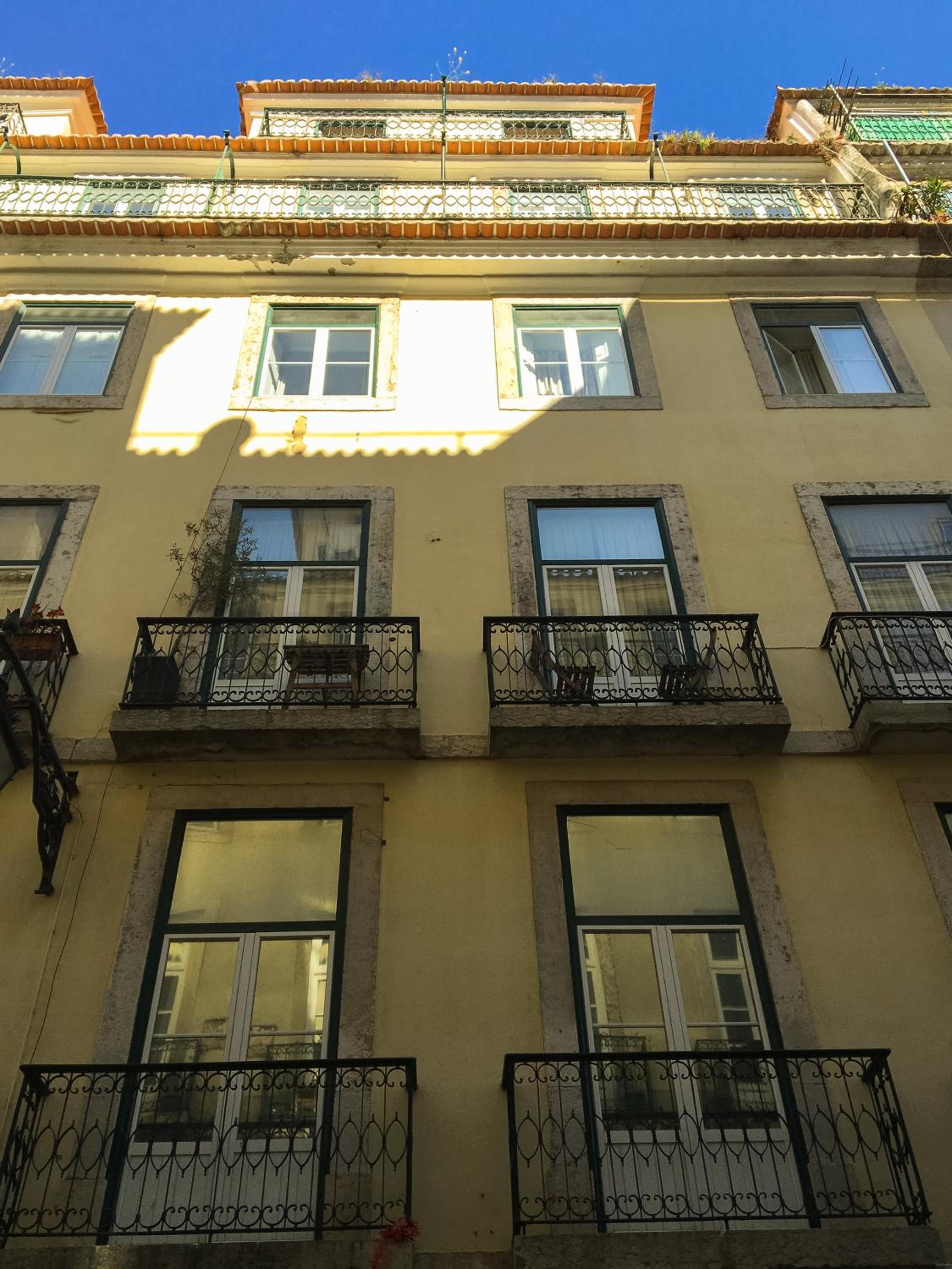Two-Bedroom Apartment with Balcony - Photo 24