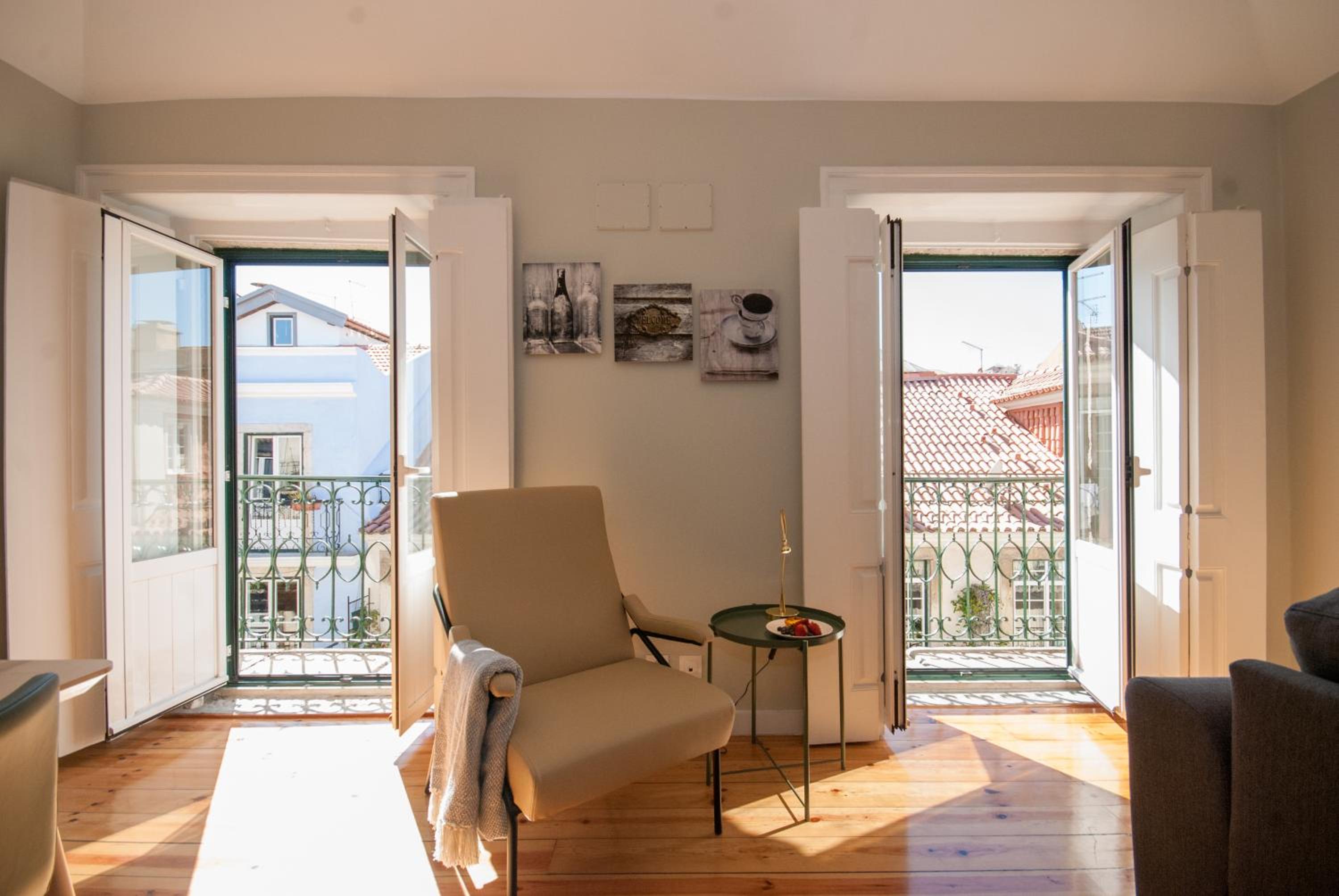 Two-Bedroom Apartment with Balcony - Photo 8