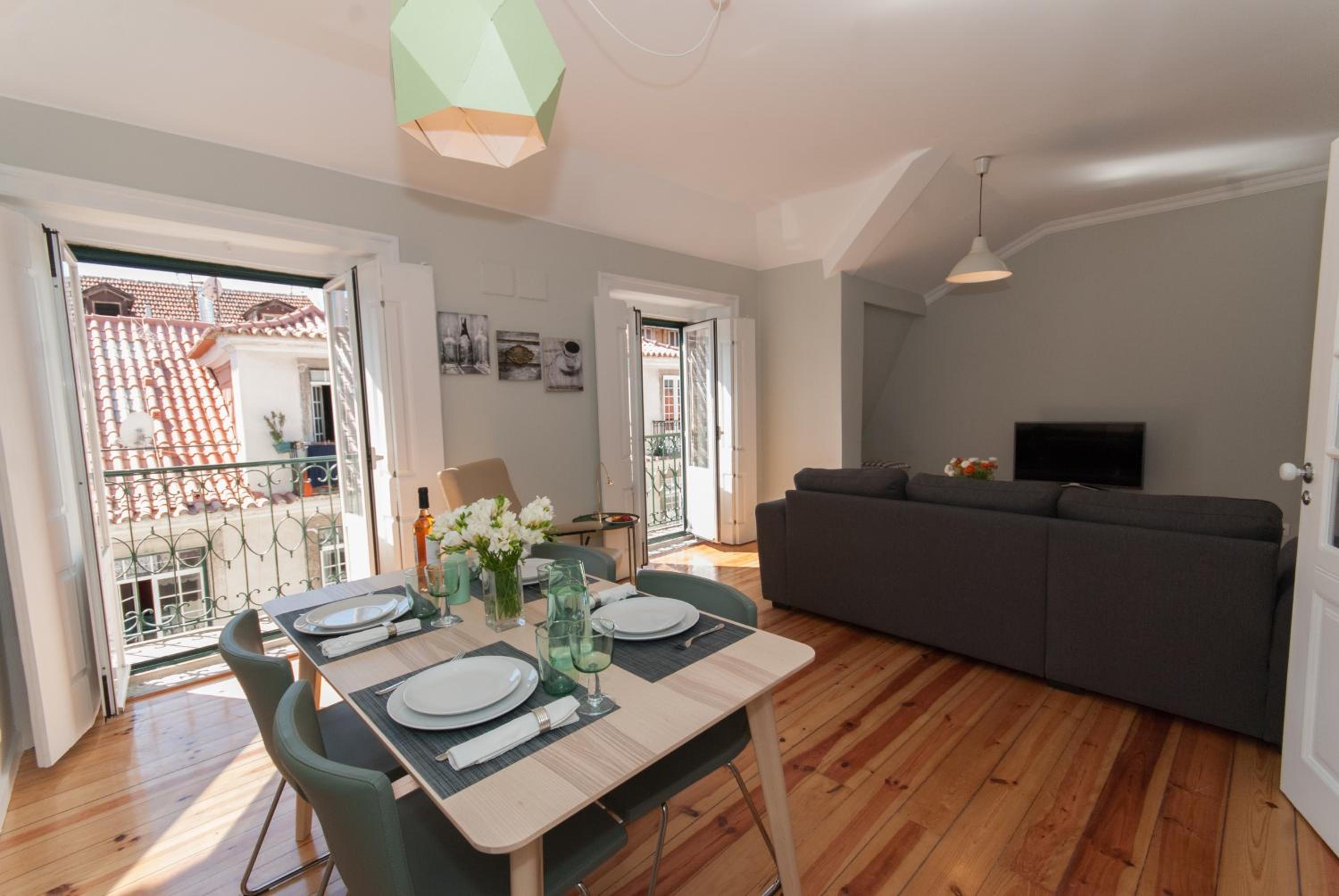 Two-Bedroom Apartment with Balcony - Photo 9