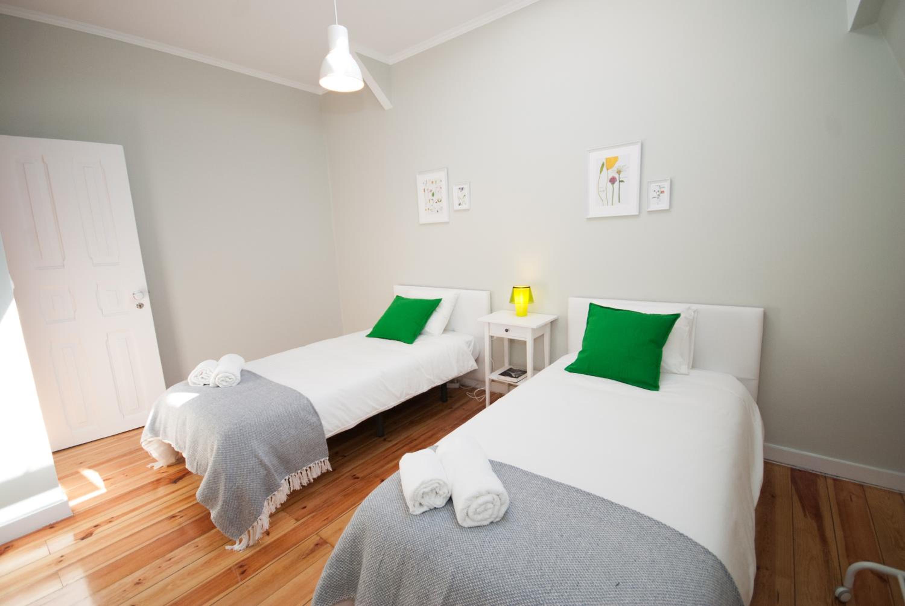 Two-Bedroom Apartment with Balcony - Photo 11