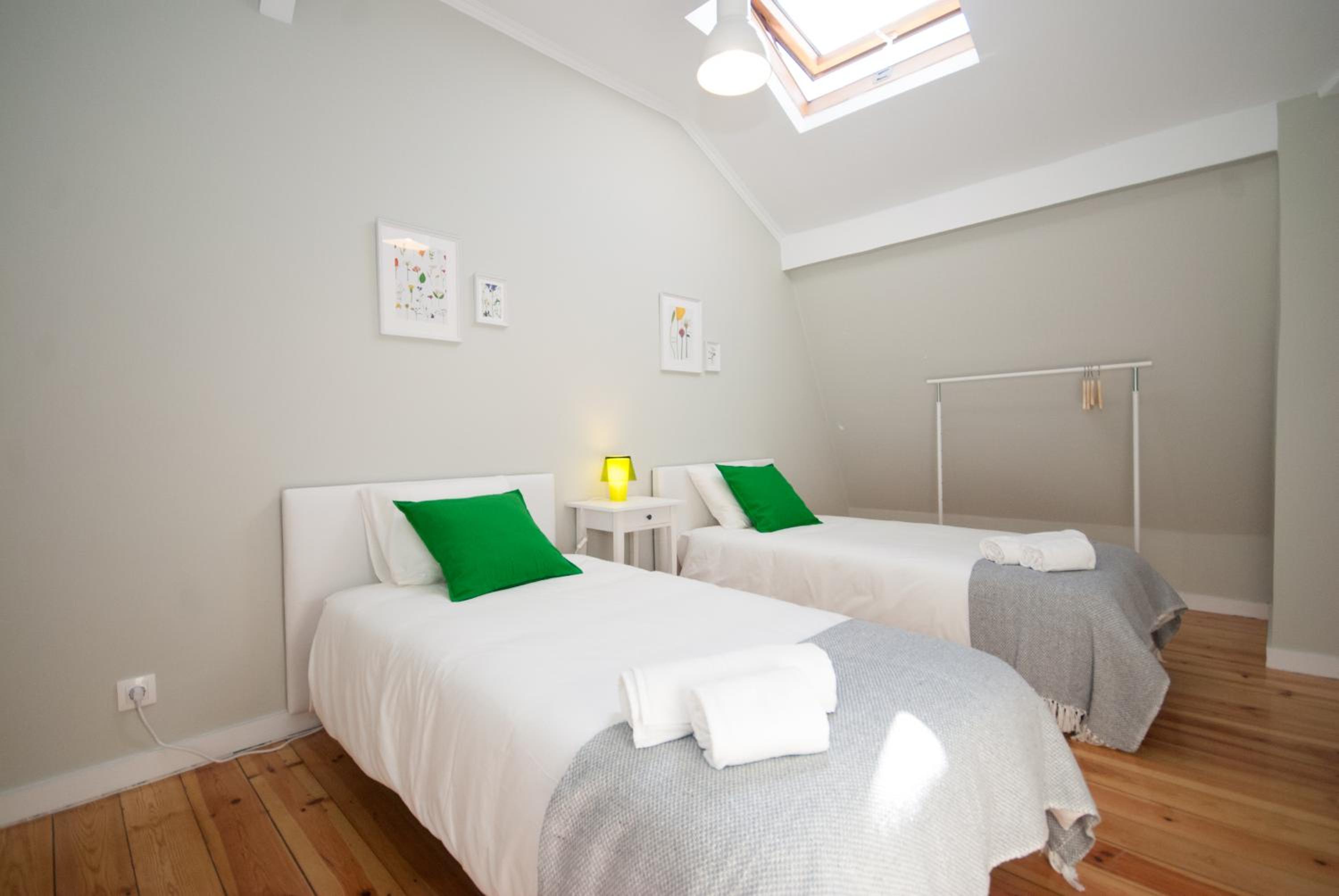 Two-Bedroom Apartment with Balcony - Photo 12