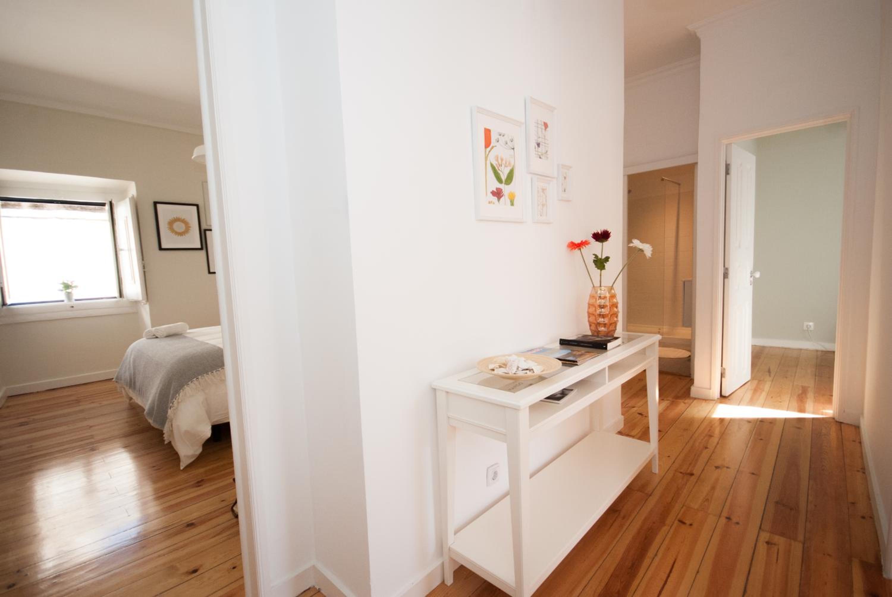 Two-Bedroom Apartment with Balcony - Photo 14