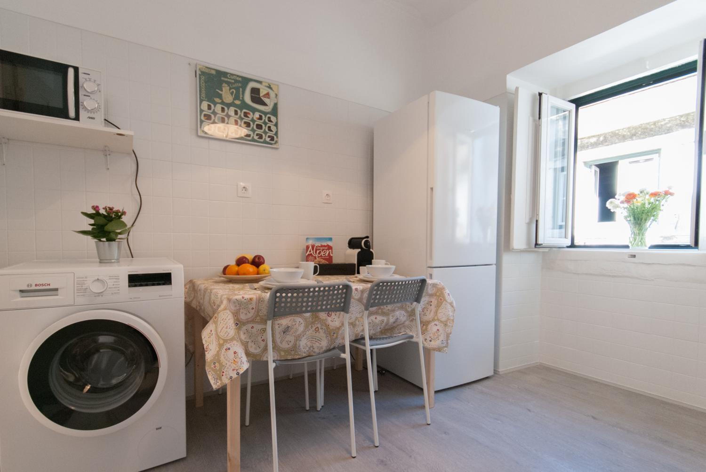 Two-Bedroom Apartment with Balcony - Photo 17