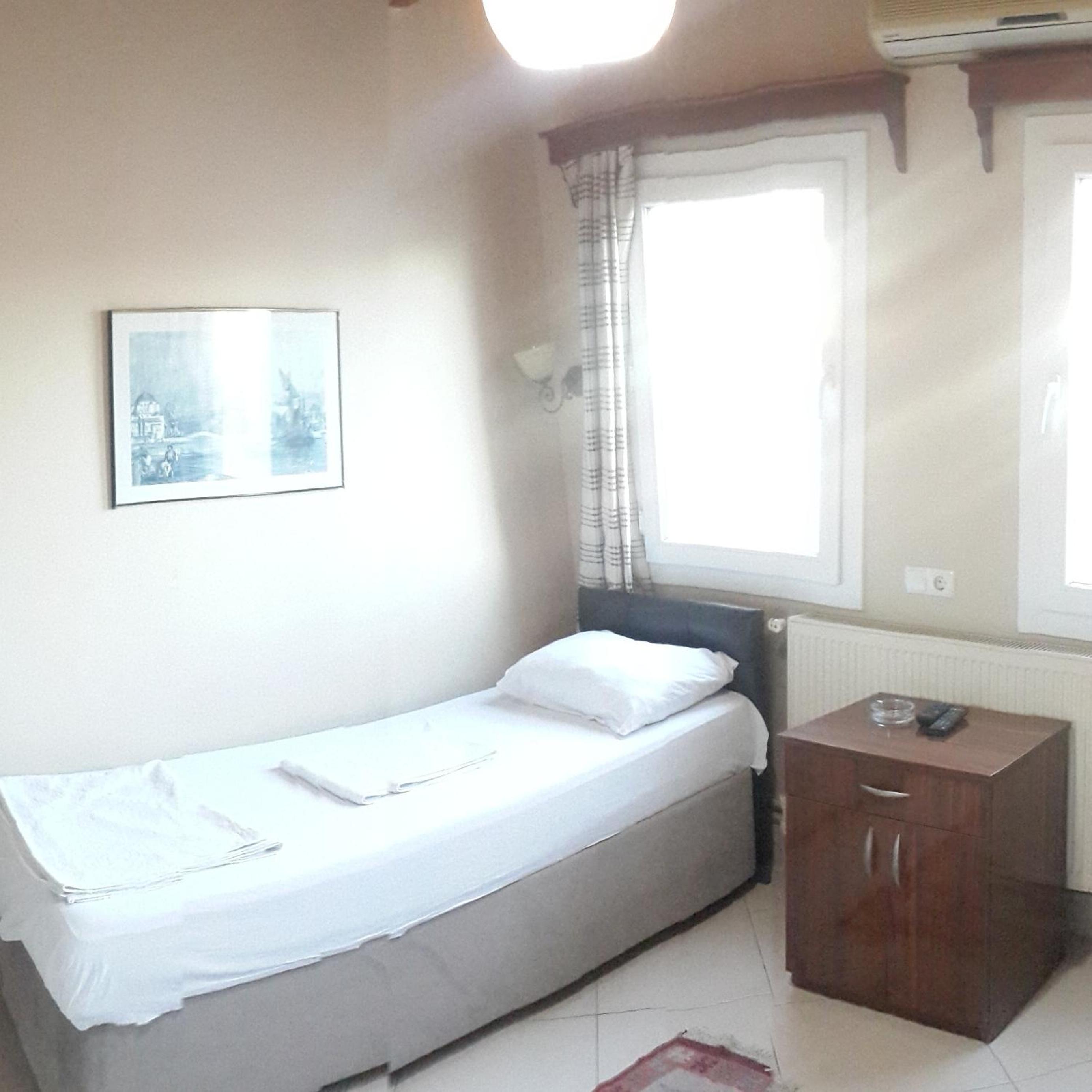 Standard Single Room With Shower photo 2