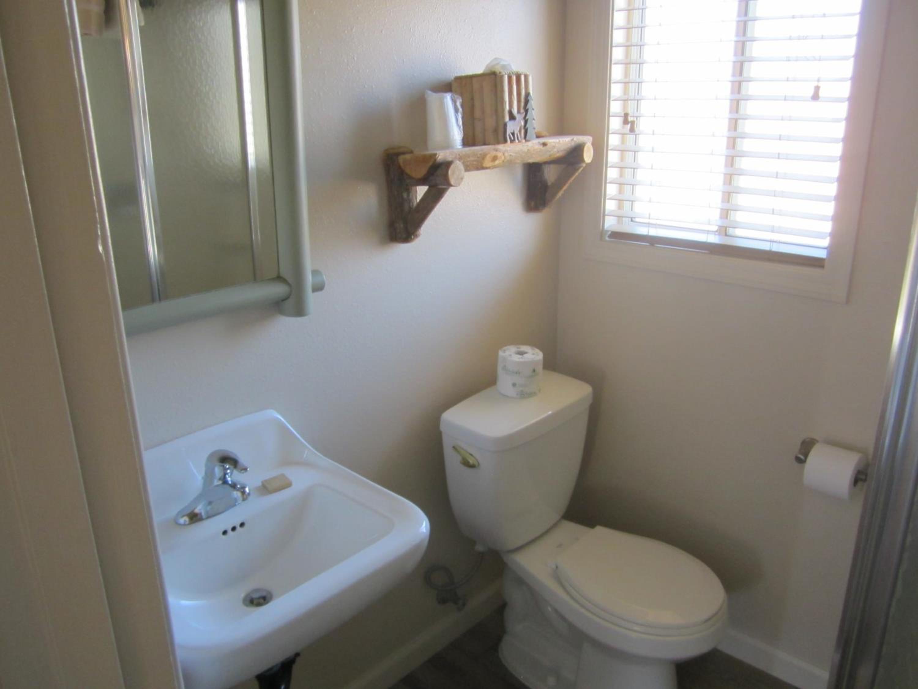 Queen Room photo 2