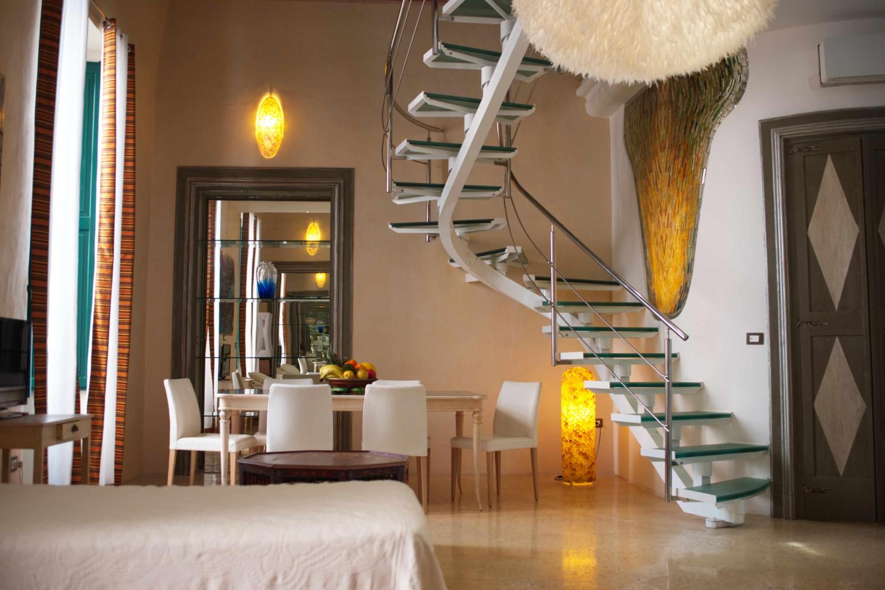 Deluxe One-Bedroom Apartment