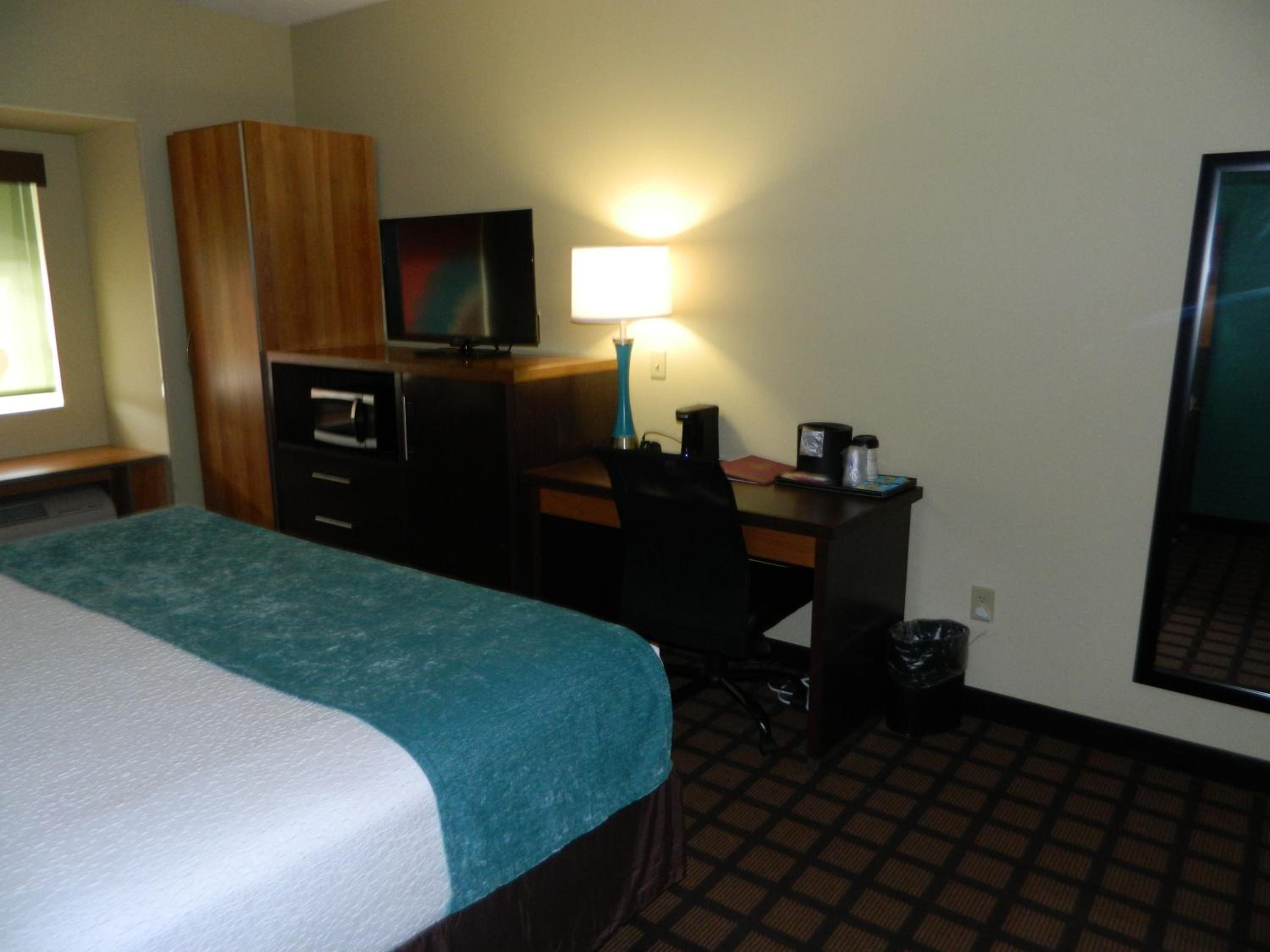 King Room - Non-Smoking - Photo 6