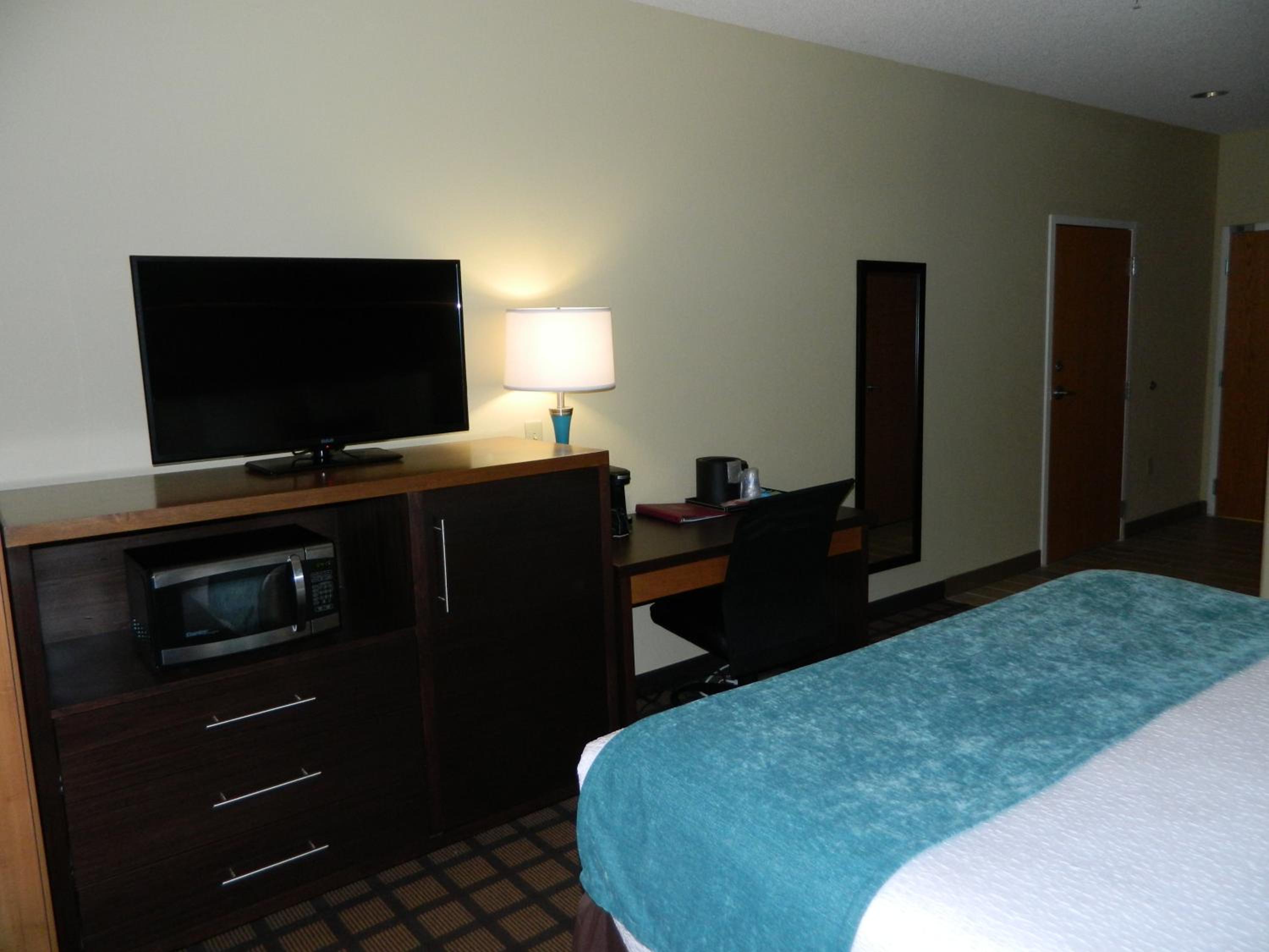 King Room with Roll-in Shower - Disability Access/Non-Smoking - Photo 3