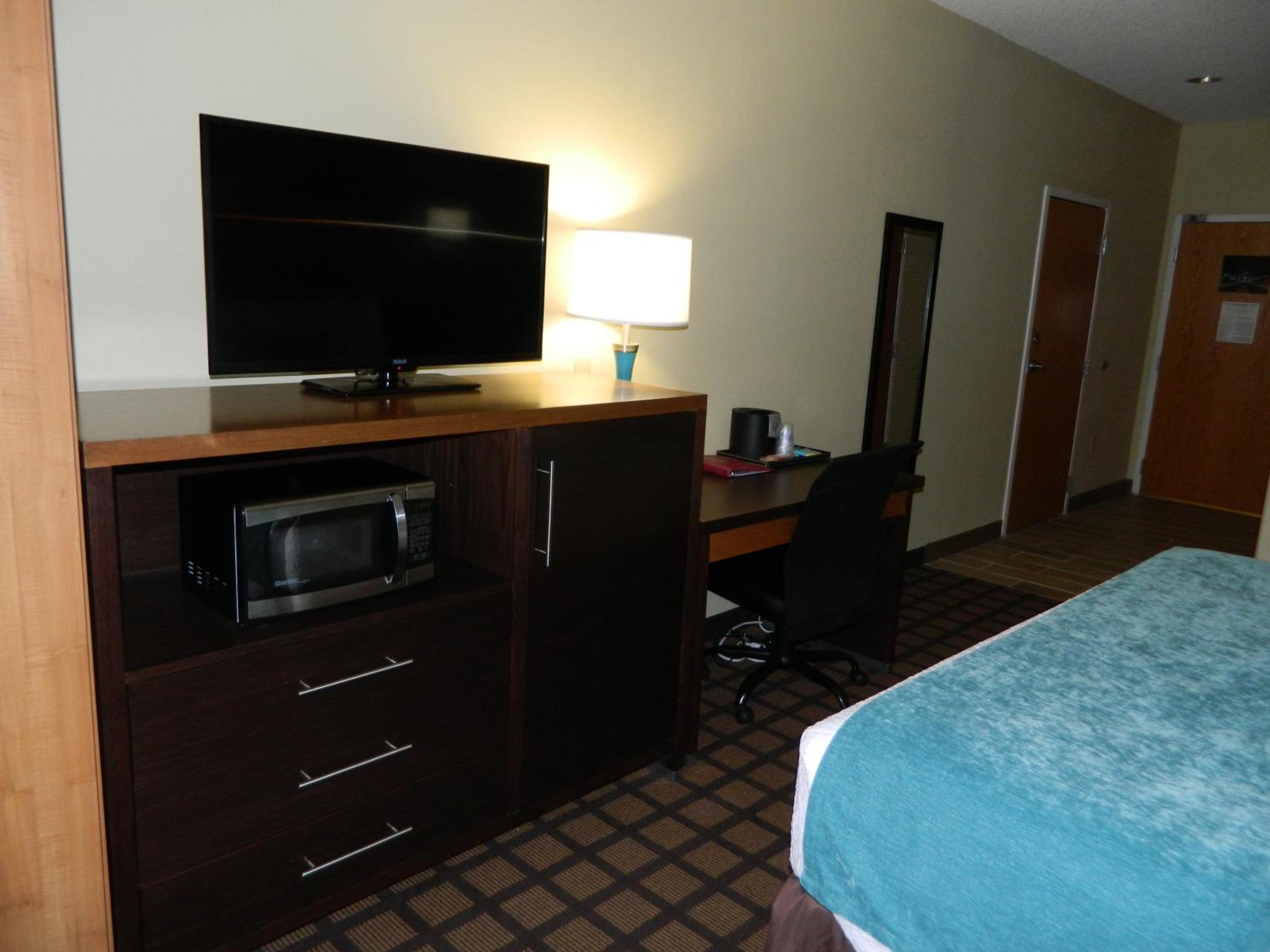 Queen Room with Bath Tub - Mobility Accessible/Non-Smoking - Photo 5