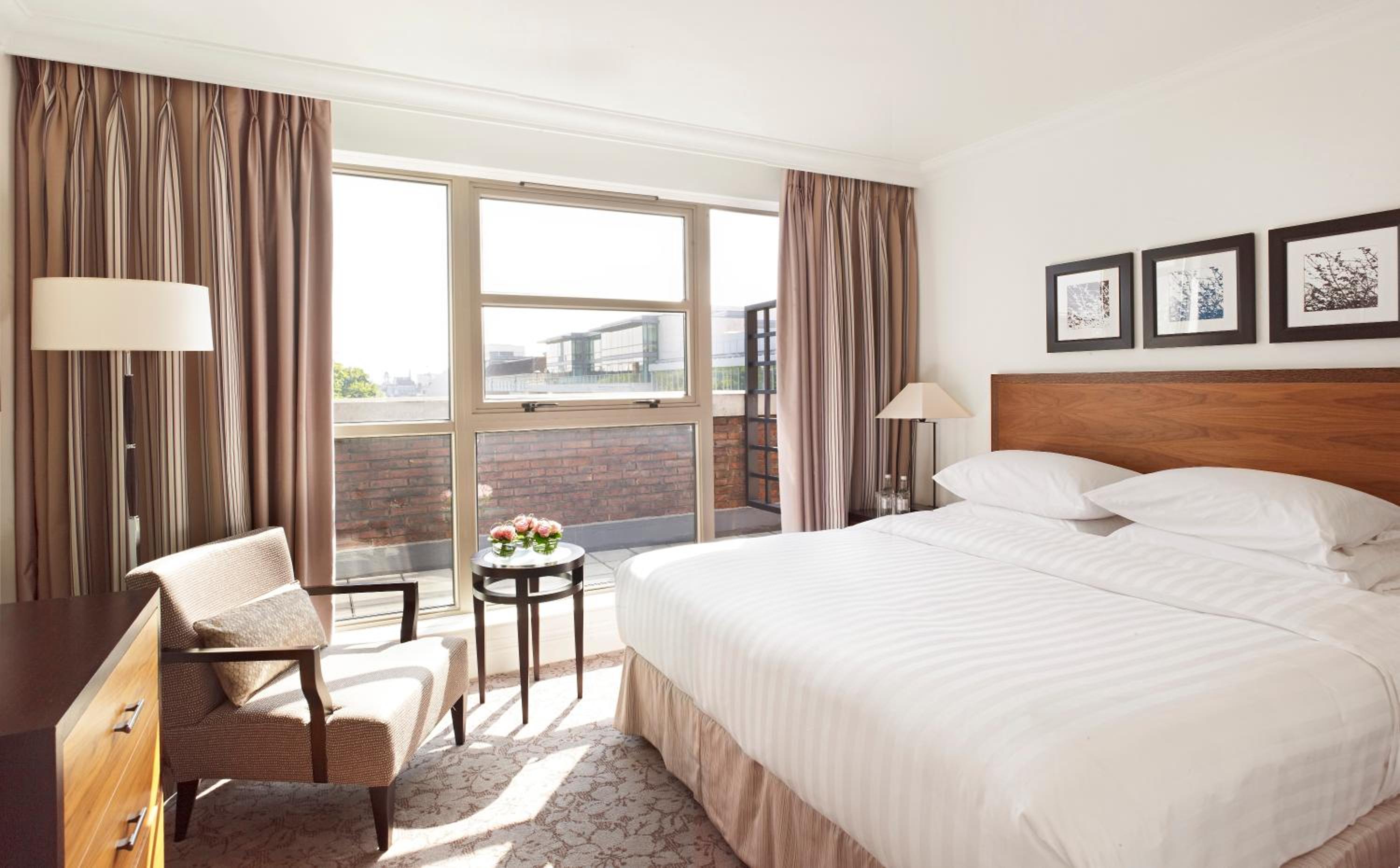Suite with Balcony thumbnail 6