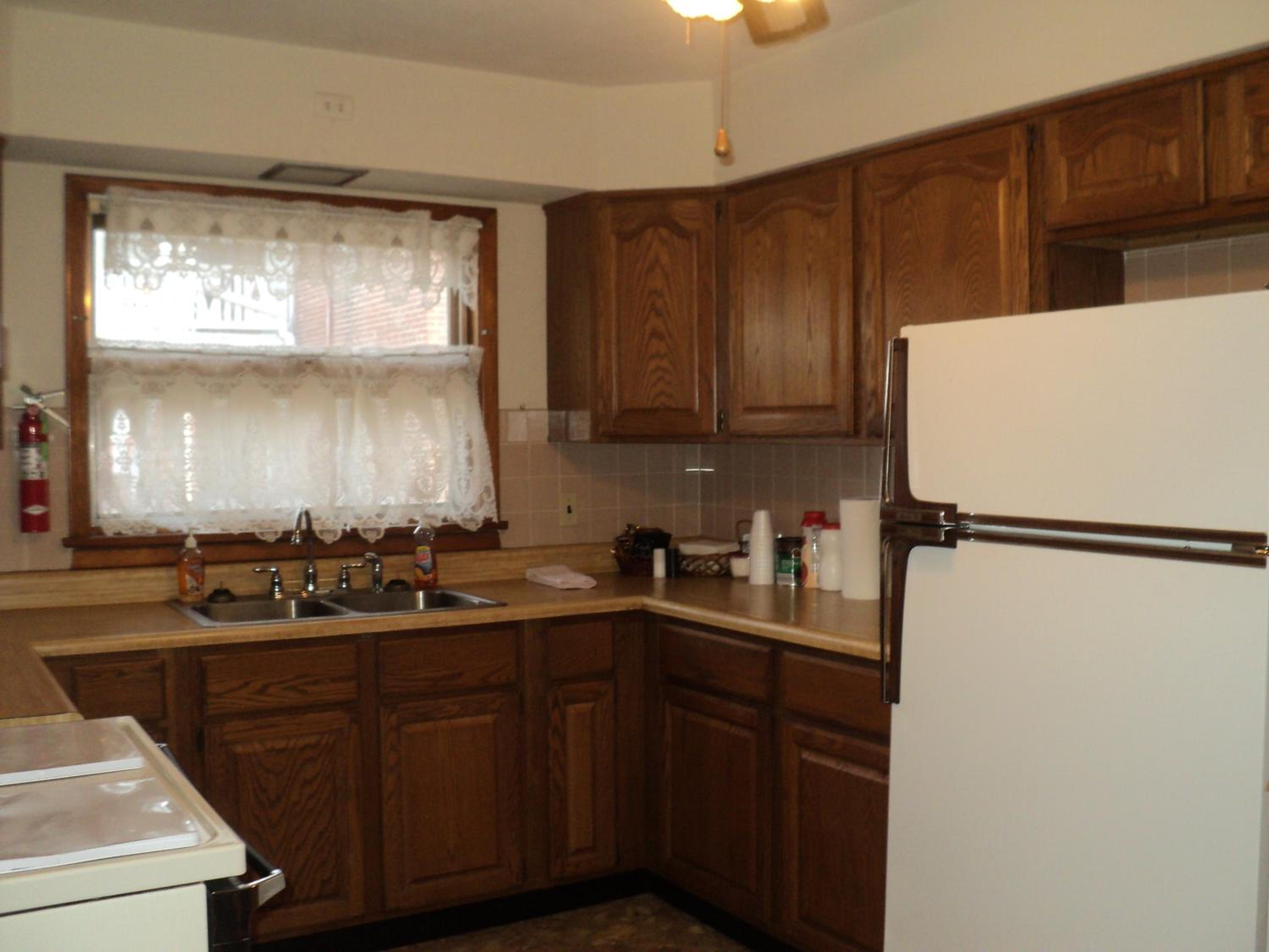 Six-Bedroom House photo 3