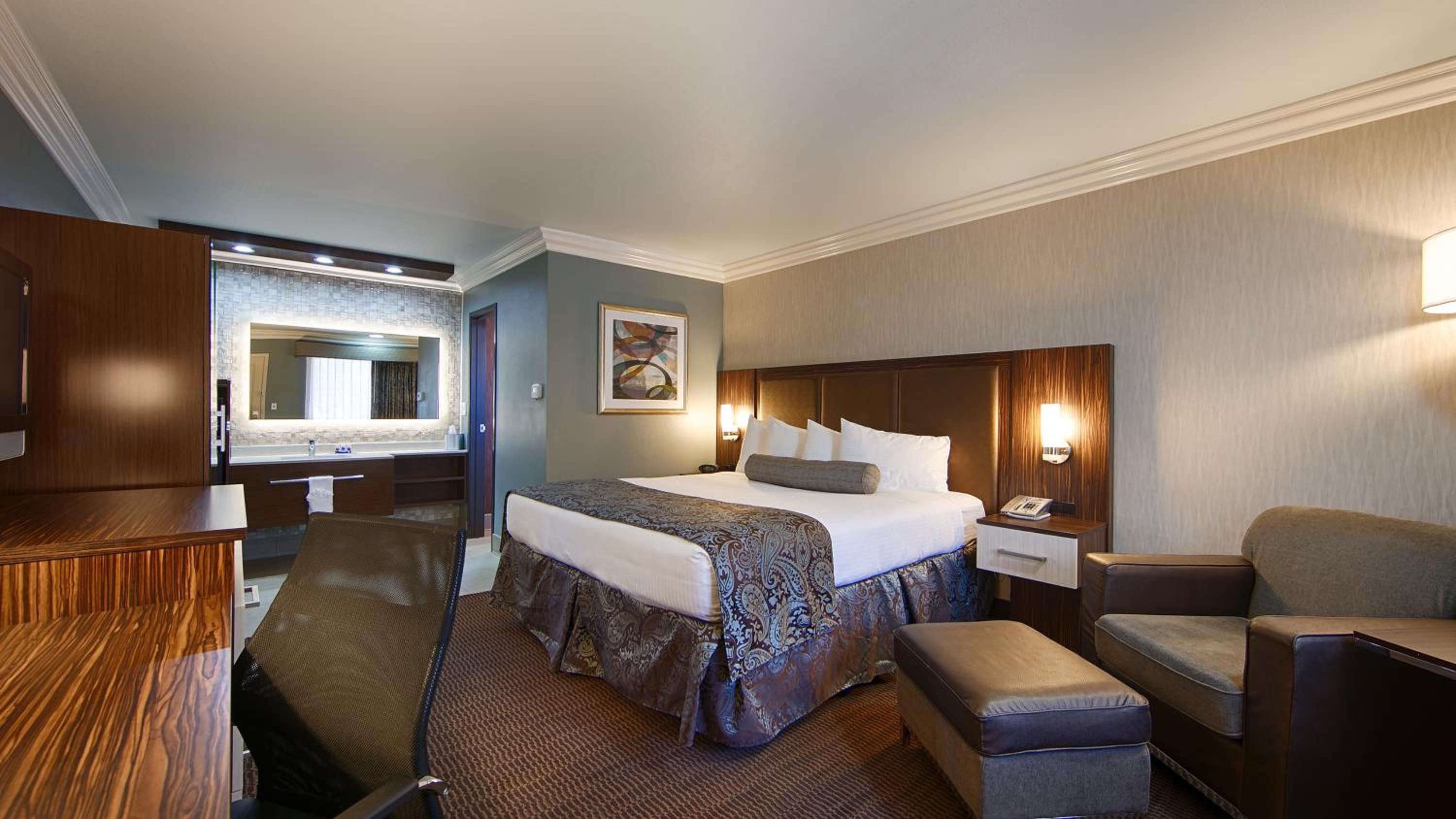 King Room With Roll-In Shower - Disability Access - Non Smoking - Photo 6