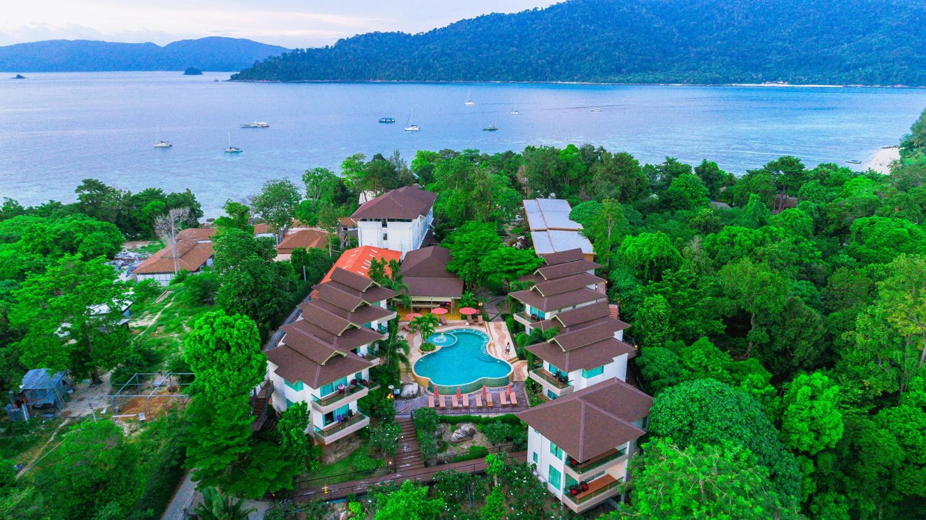 Superior Double Room with Pool View photo 2