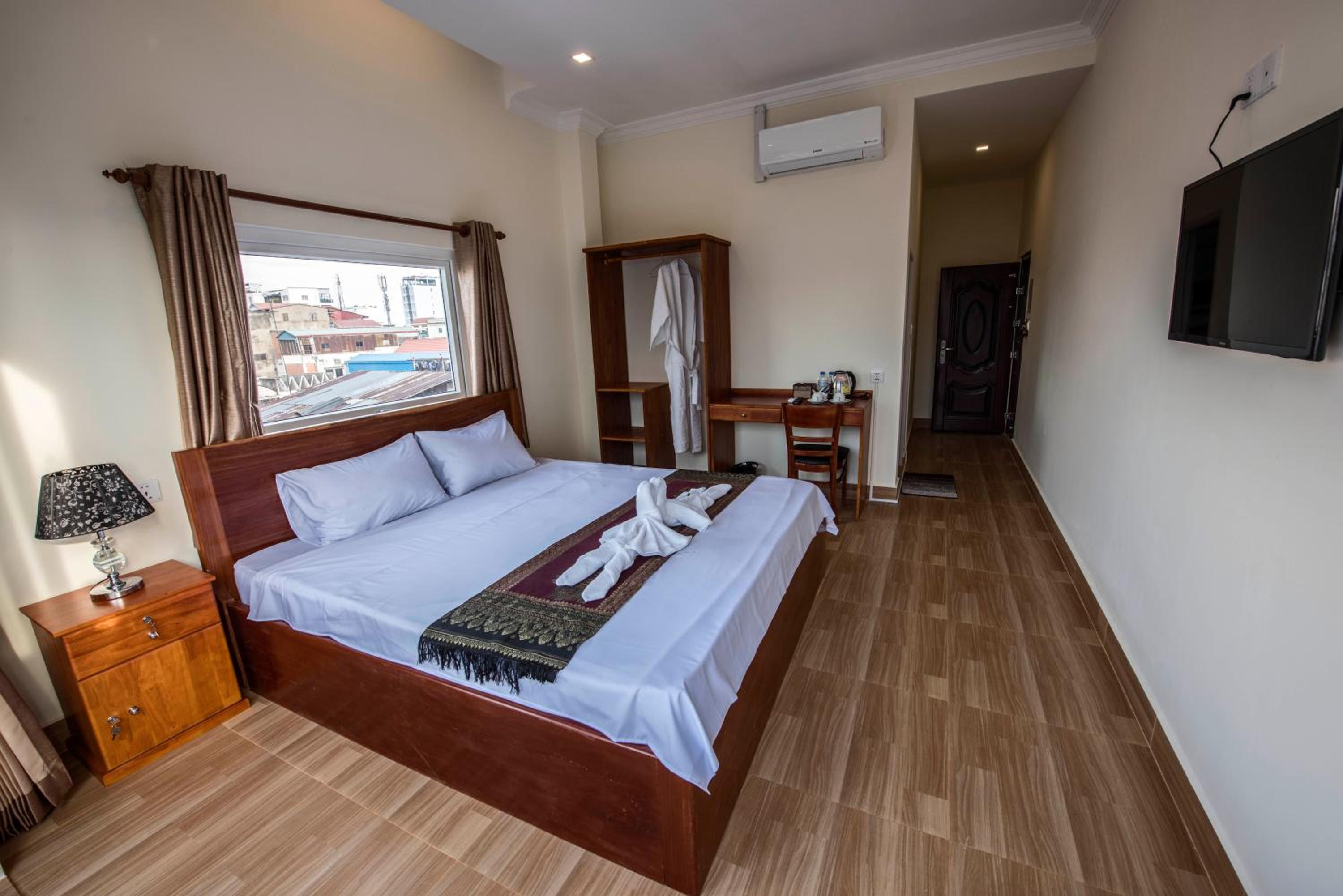 Deluxe Double Room - Photo 23