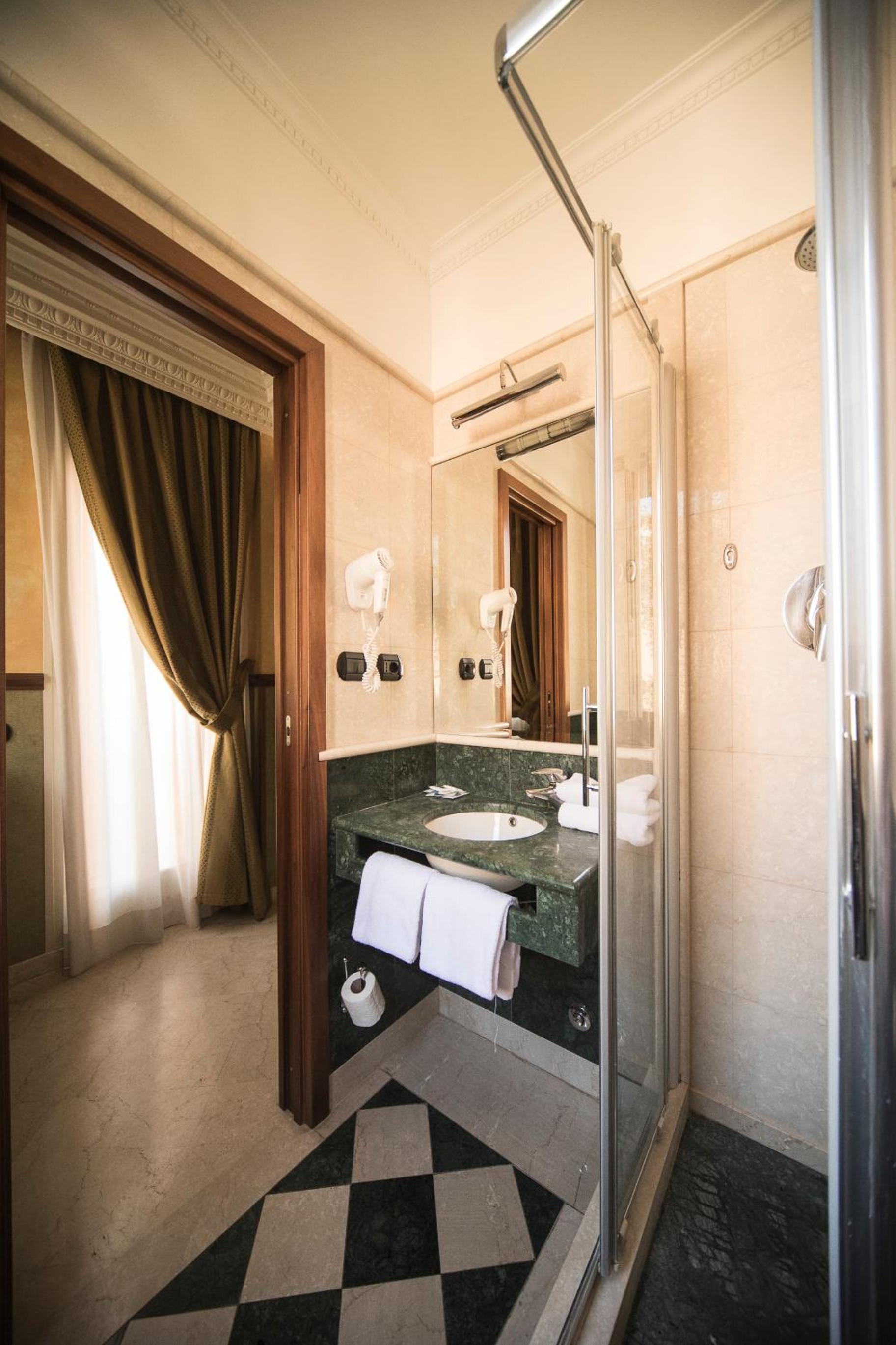 Triple Room with Balcony photo 3