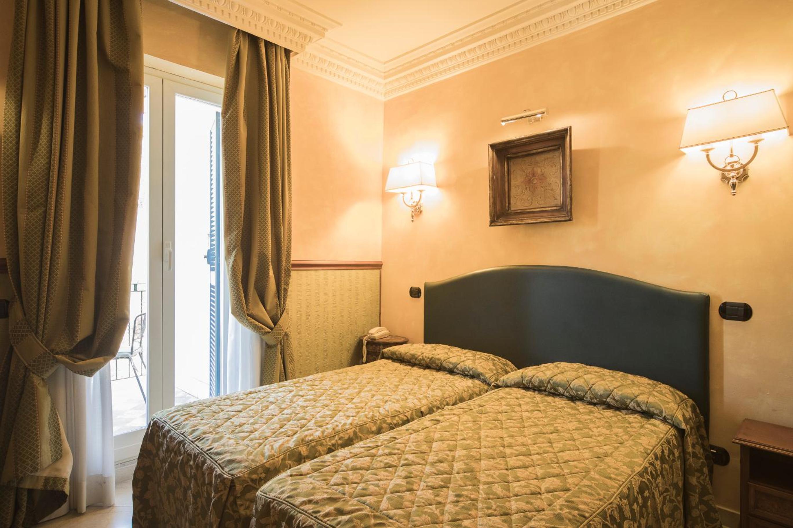 Double or Twin Room with Balcony photo 3
