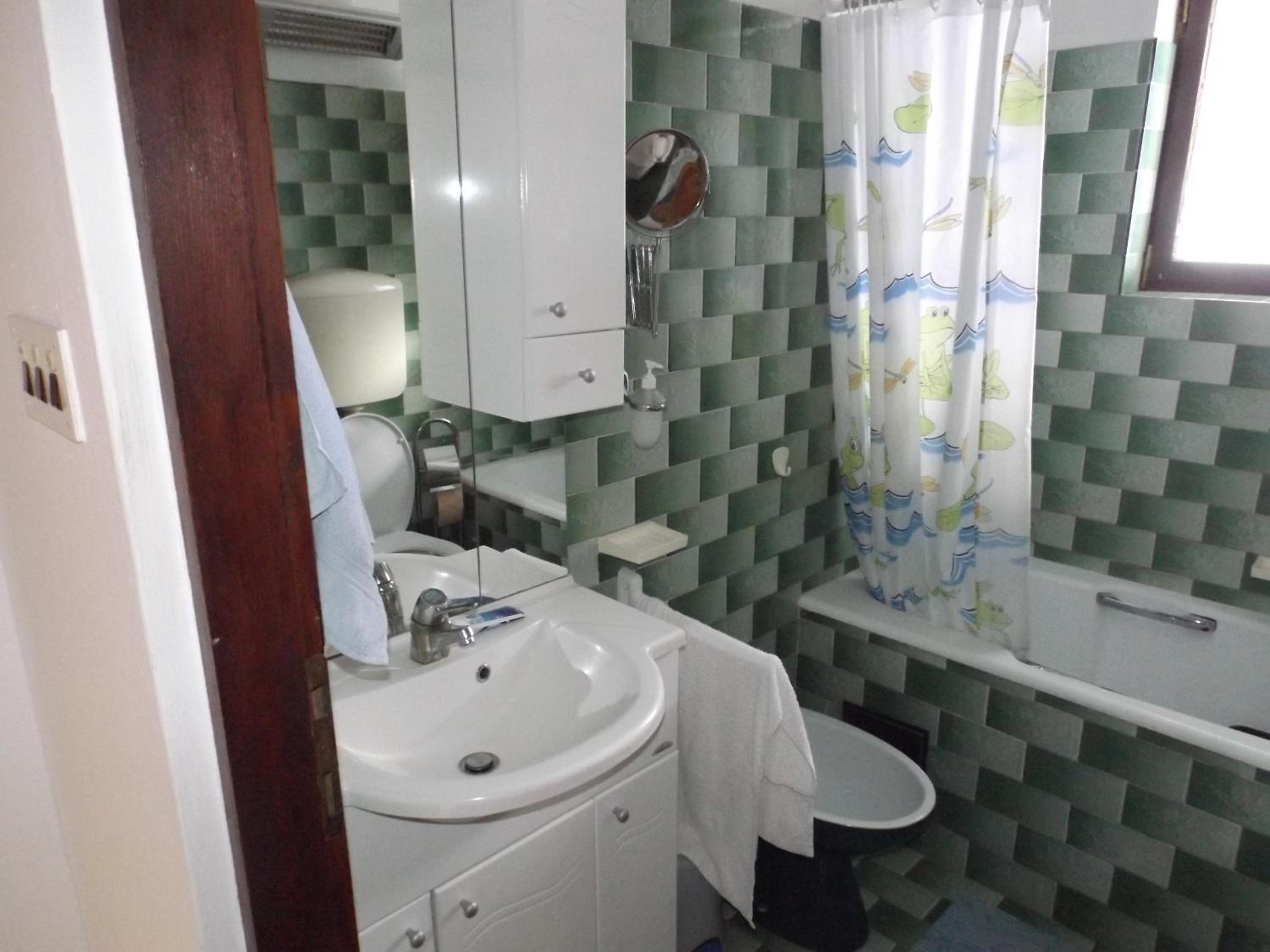 One-Bedroom Apartment - Photo 4
