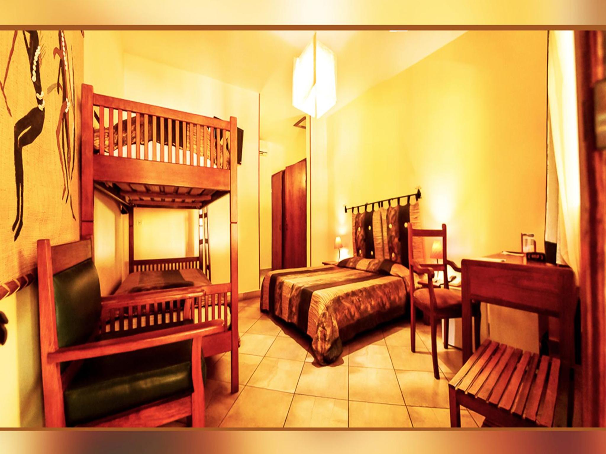 Family Room (2 Adults + 2 Children)