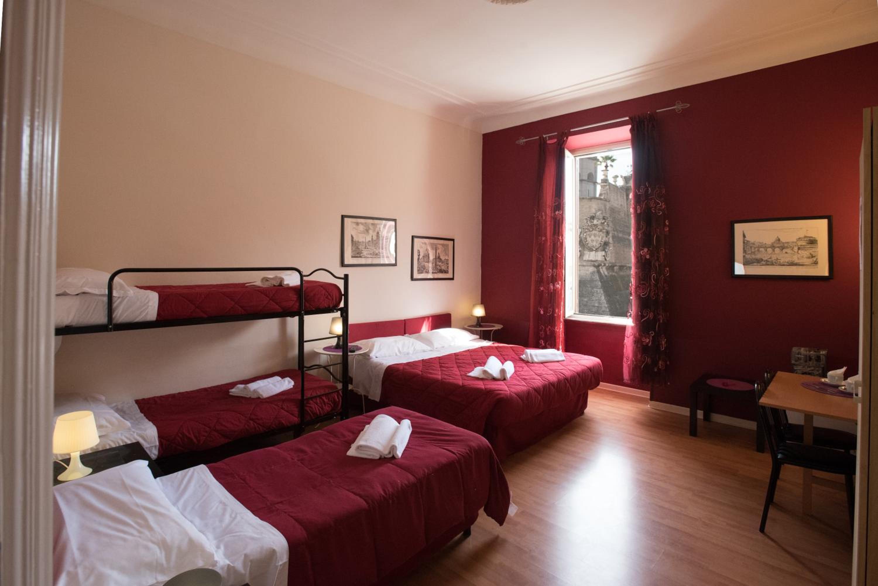 Budget Quadruple Room with Private External Bathroom photo 3
