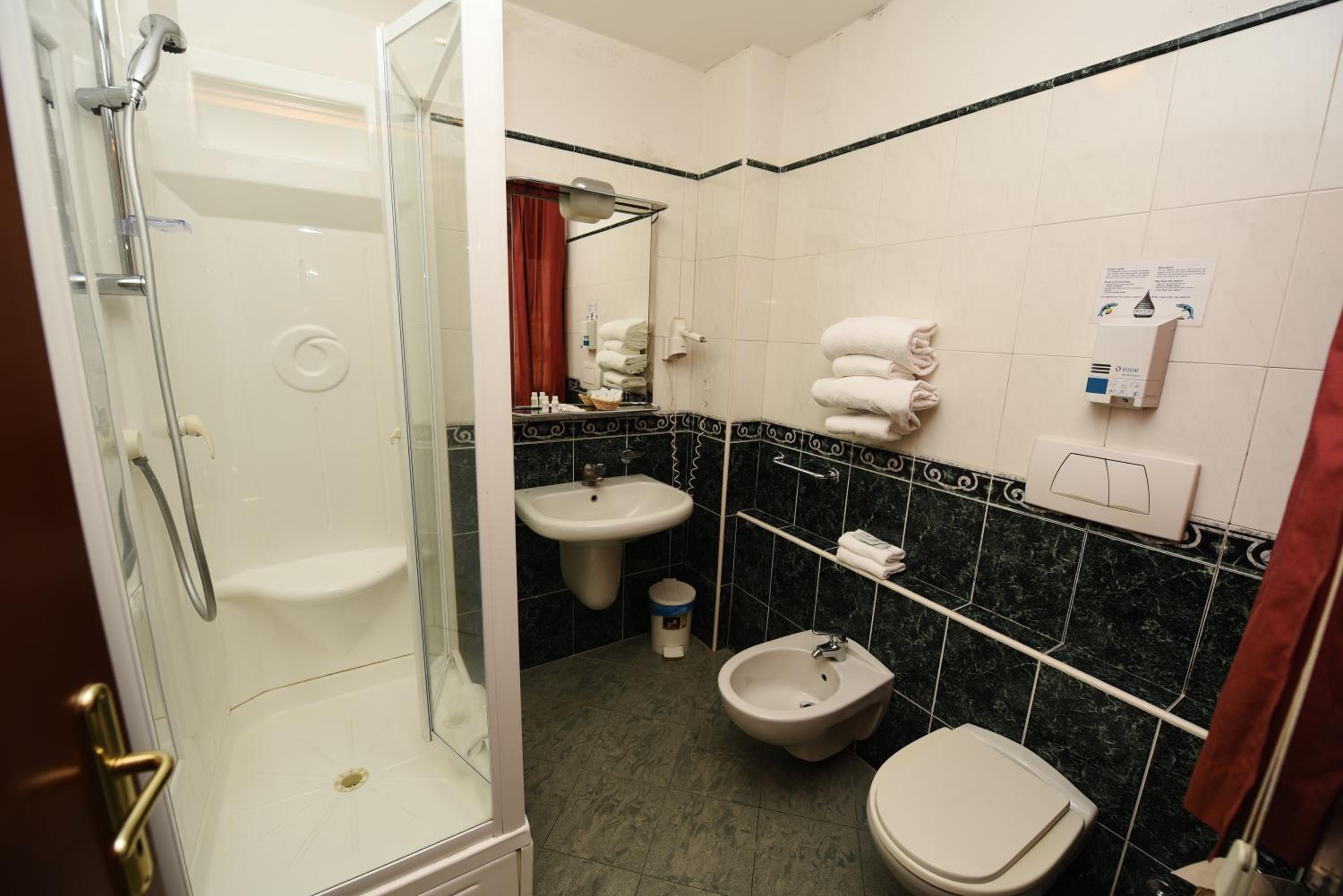 Double Room / Twin Room - Photo 9