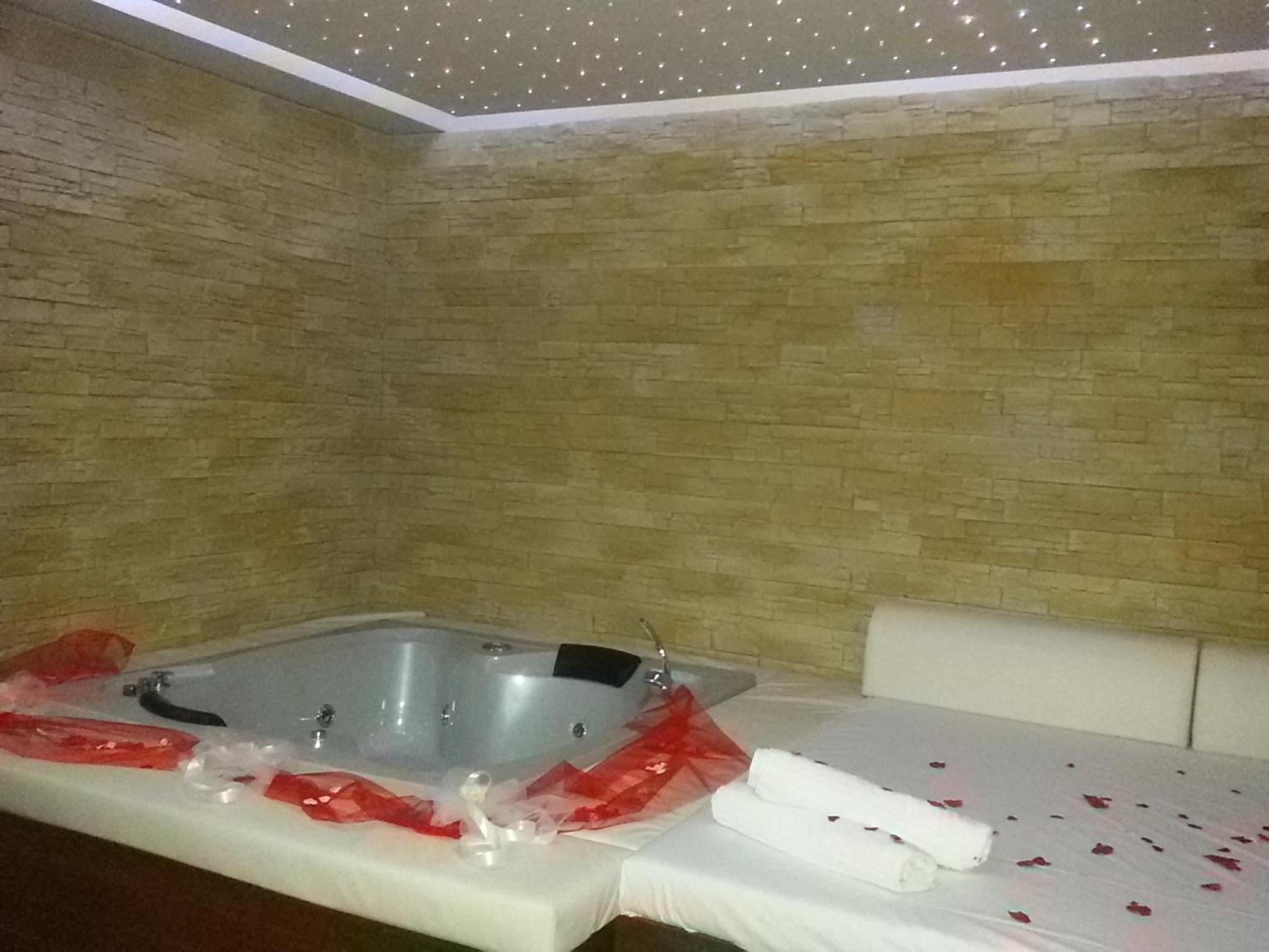 King Room with Spa Bath - Photo 4