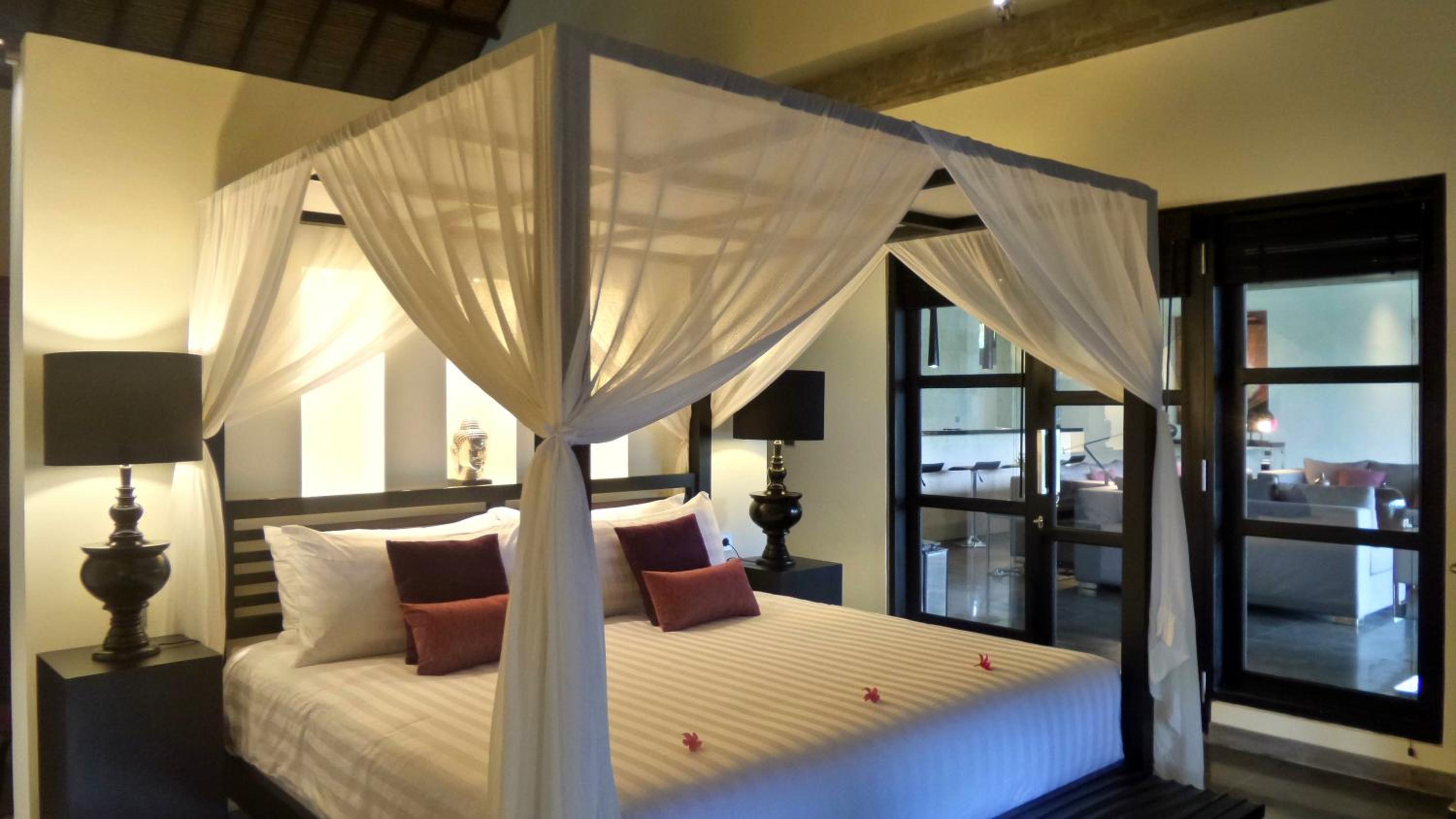 Villa with Private Pool - Photo 2