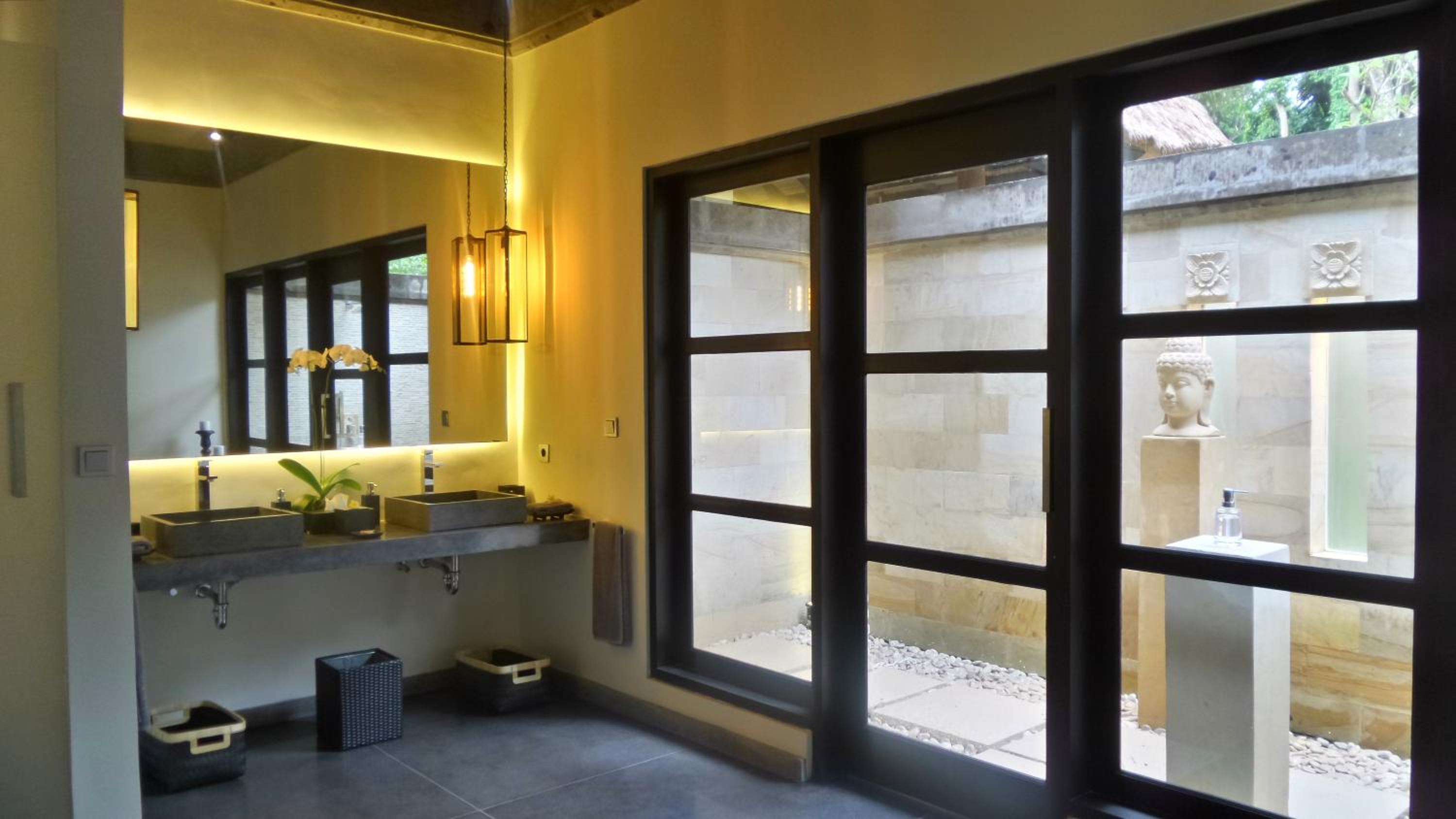 Villa with Private Pool - Photo 12