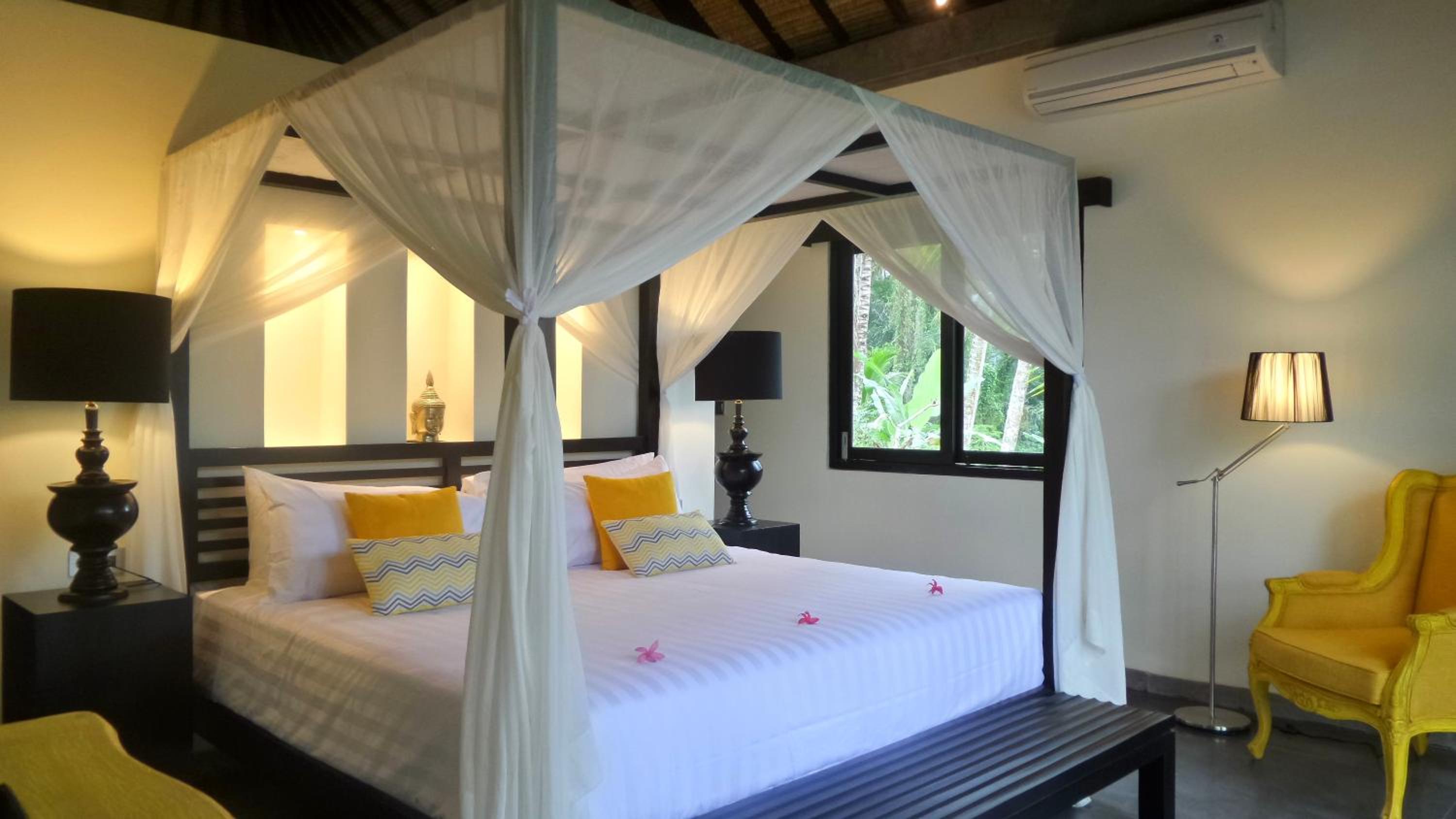 Villa with Private Pool - Photo 25