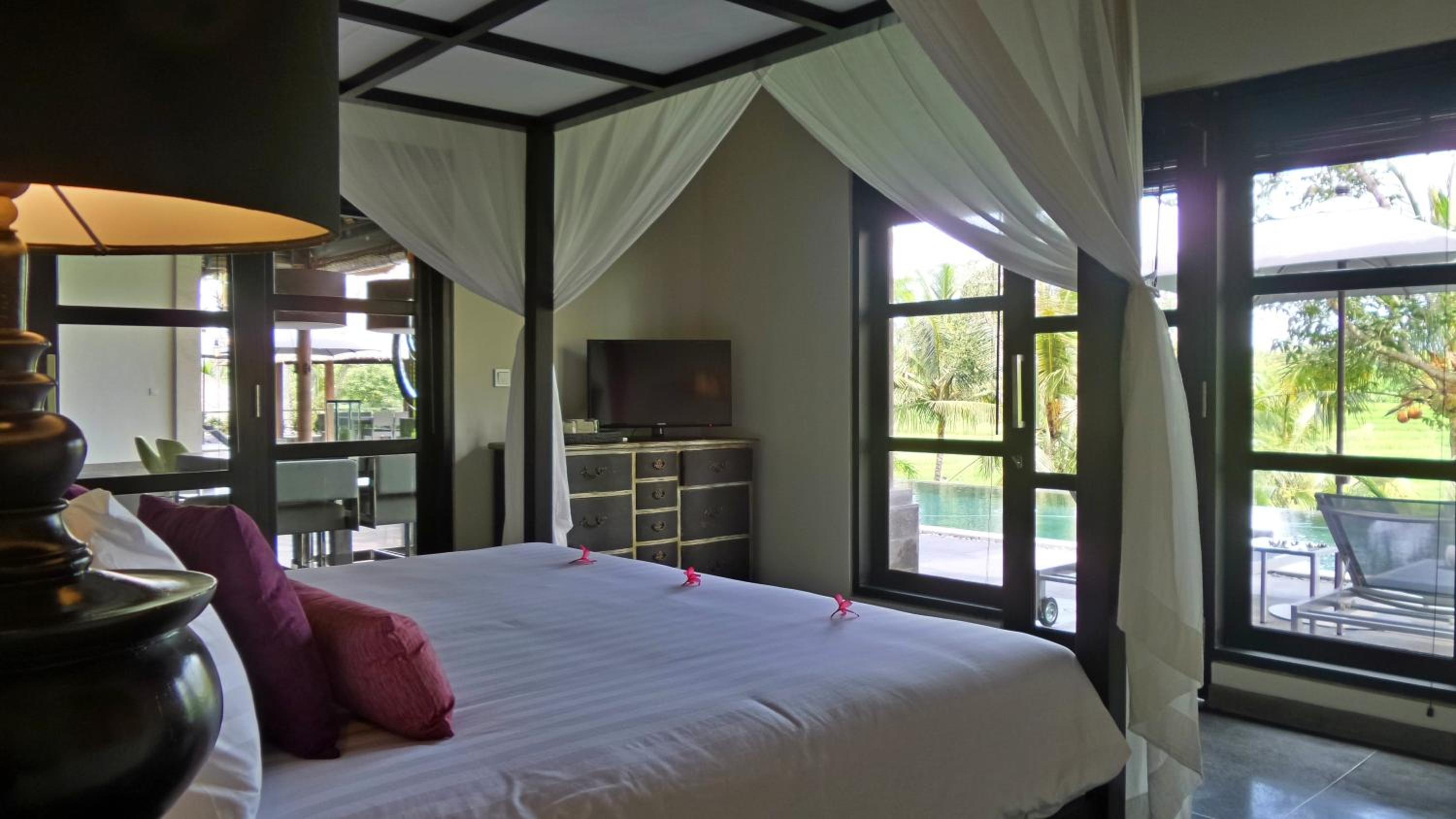 Villa with Private Pool - Photo 3