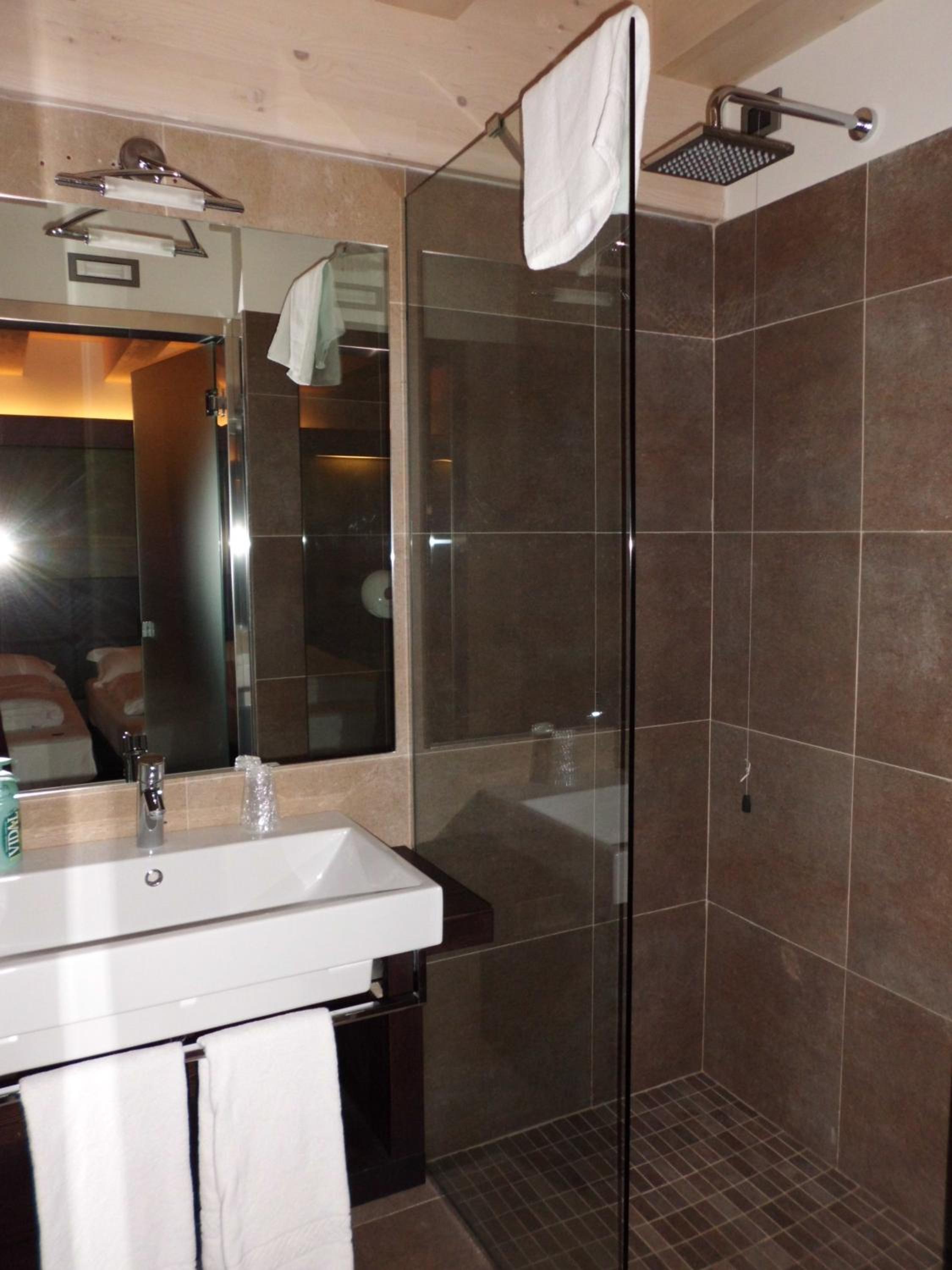 Double or Twin Room - Photo 5