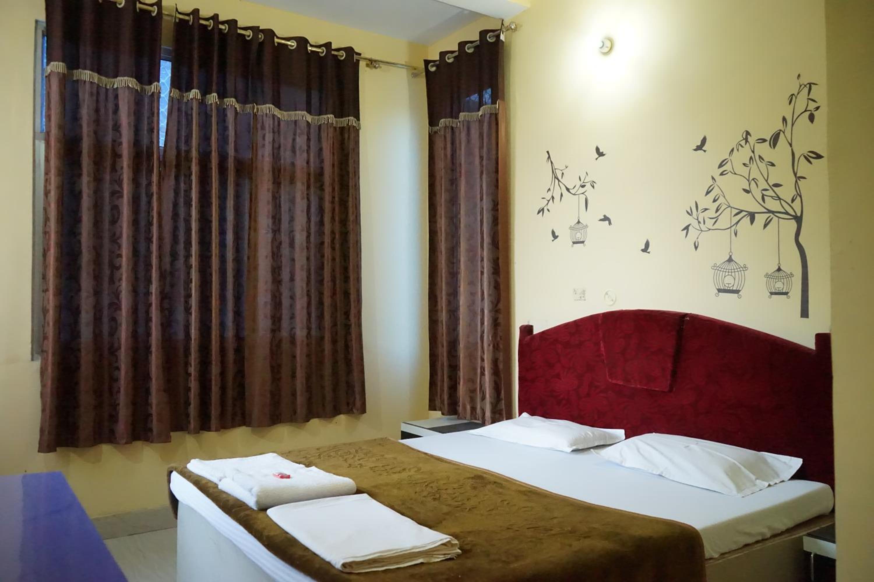 Deluxe Double Room (2 Adults + 1 Child) photo 2