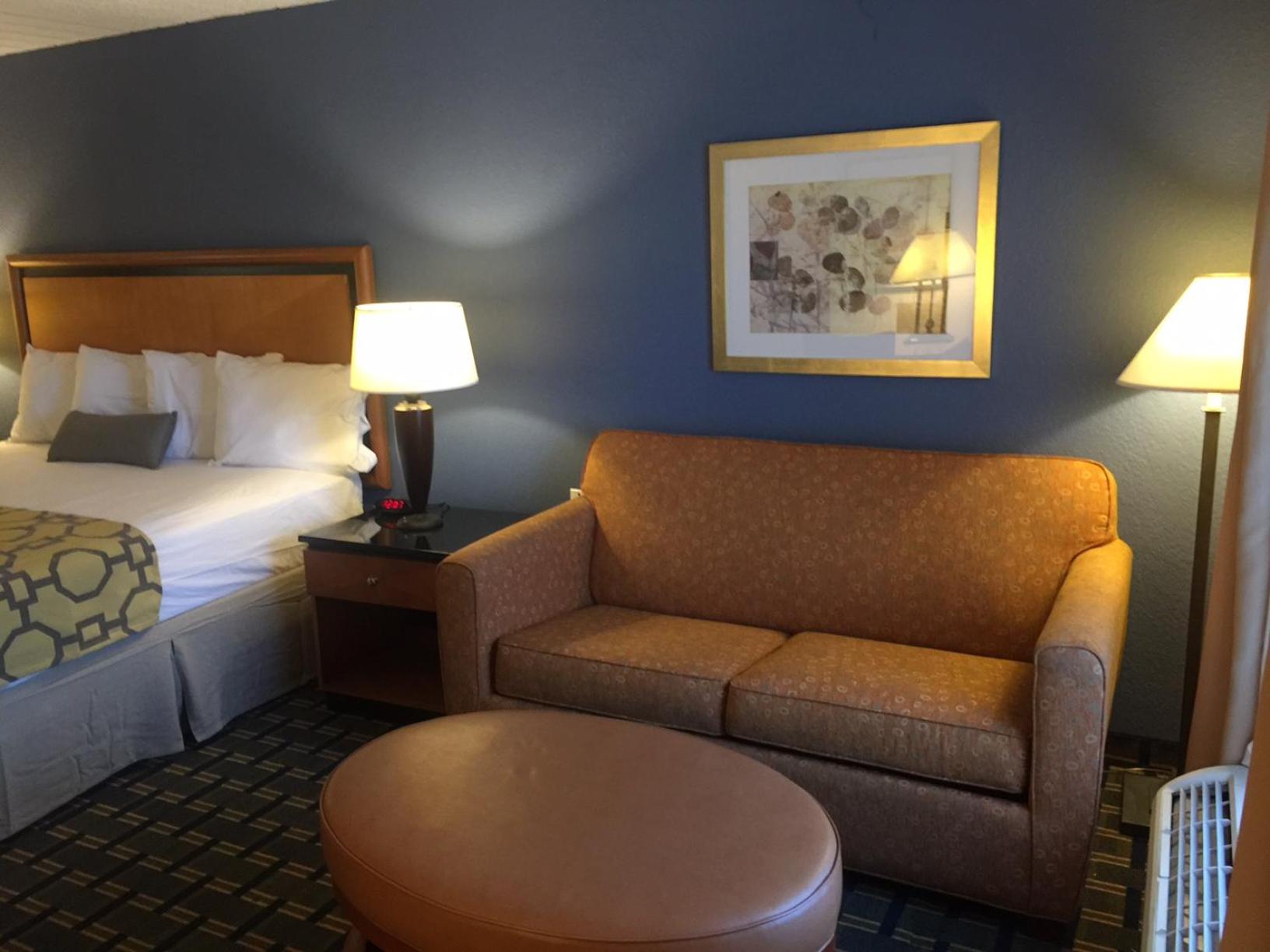 One-Bedroom King Suite - Non-Smoking - Photo 2