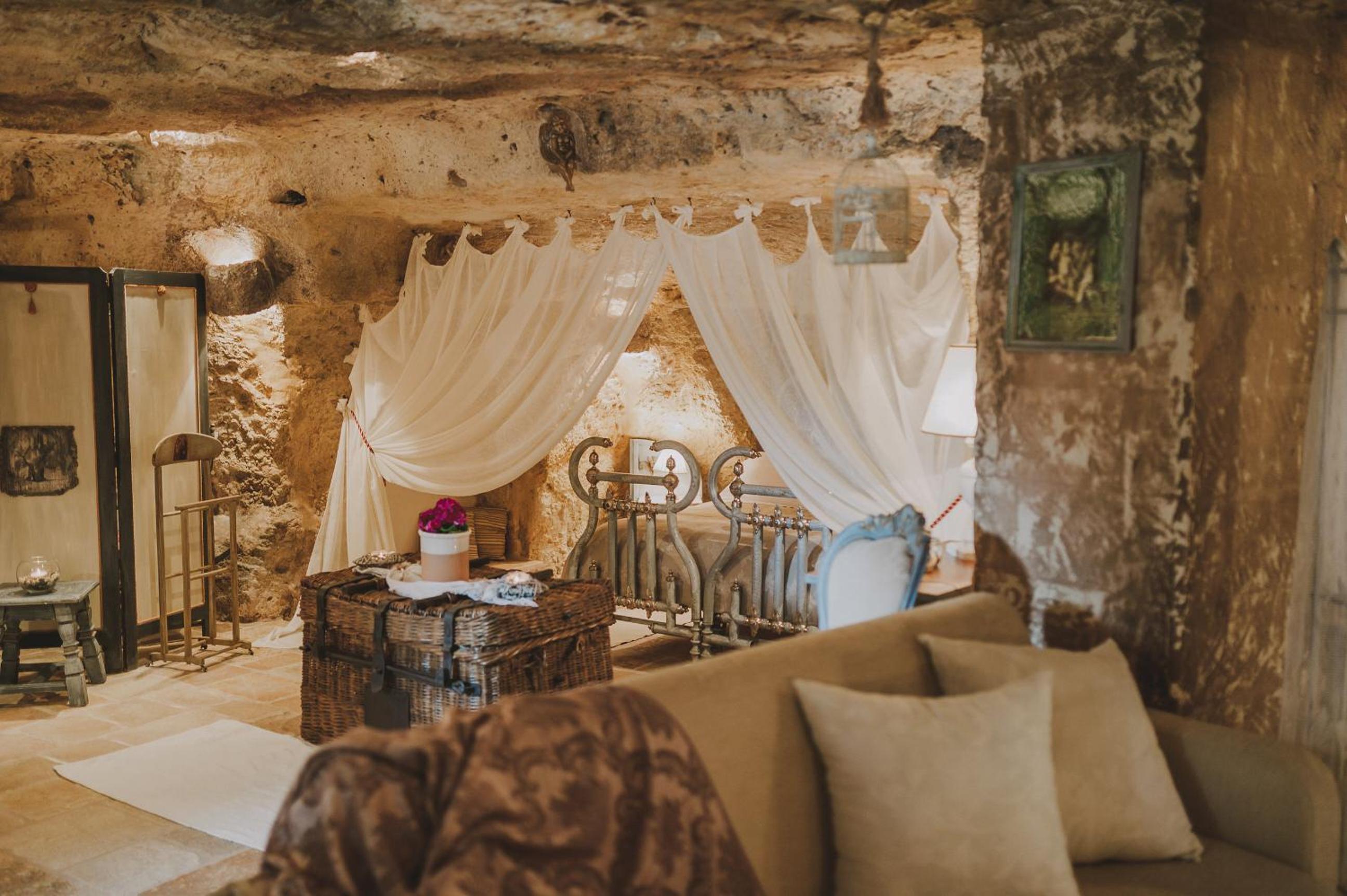 Deluxe Suite - Cave photo 2