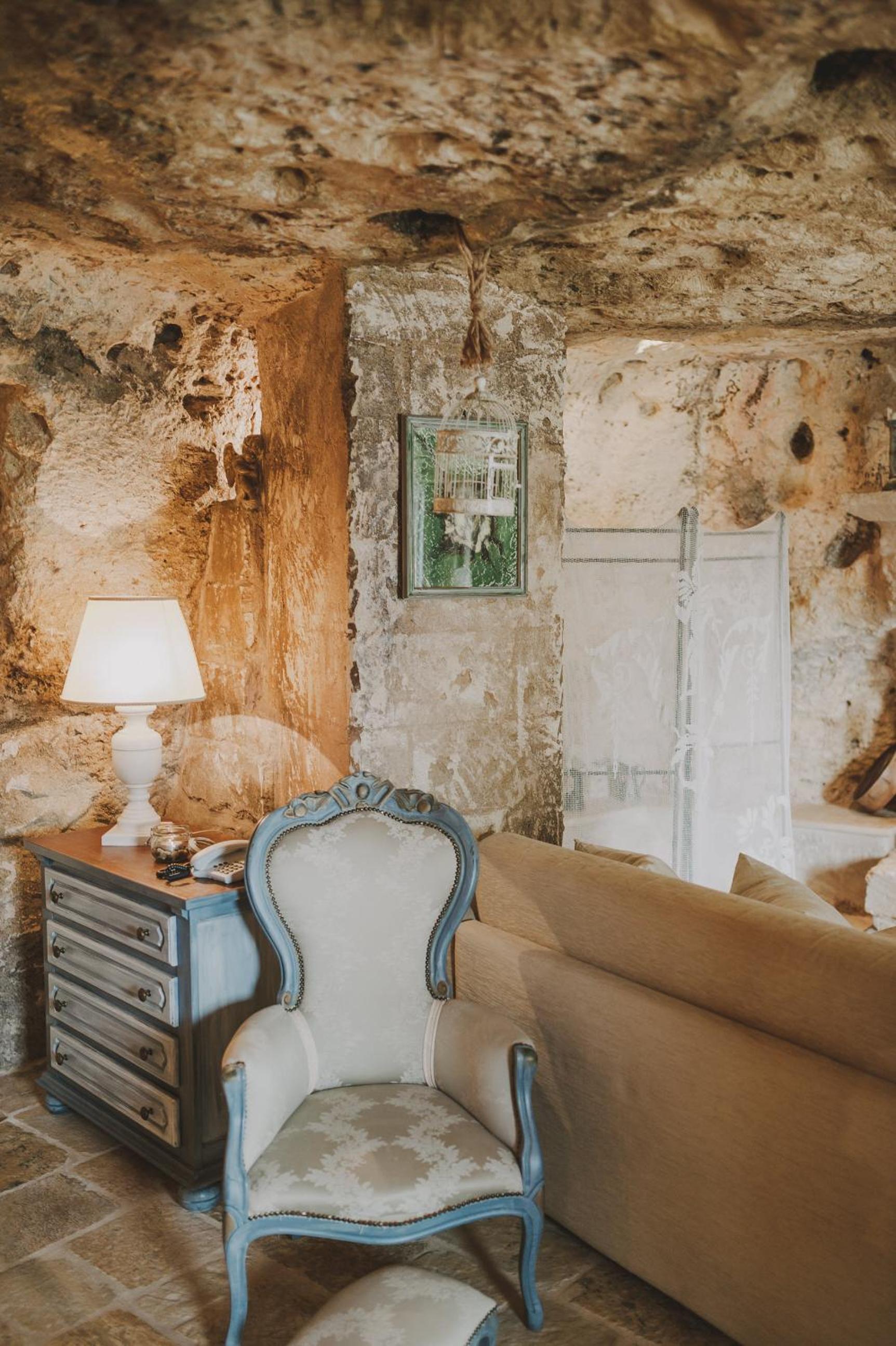 Deluxe Suite - Cave photo 3