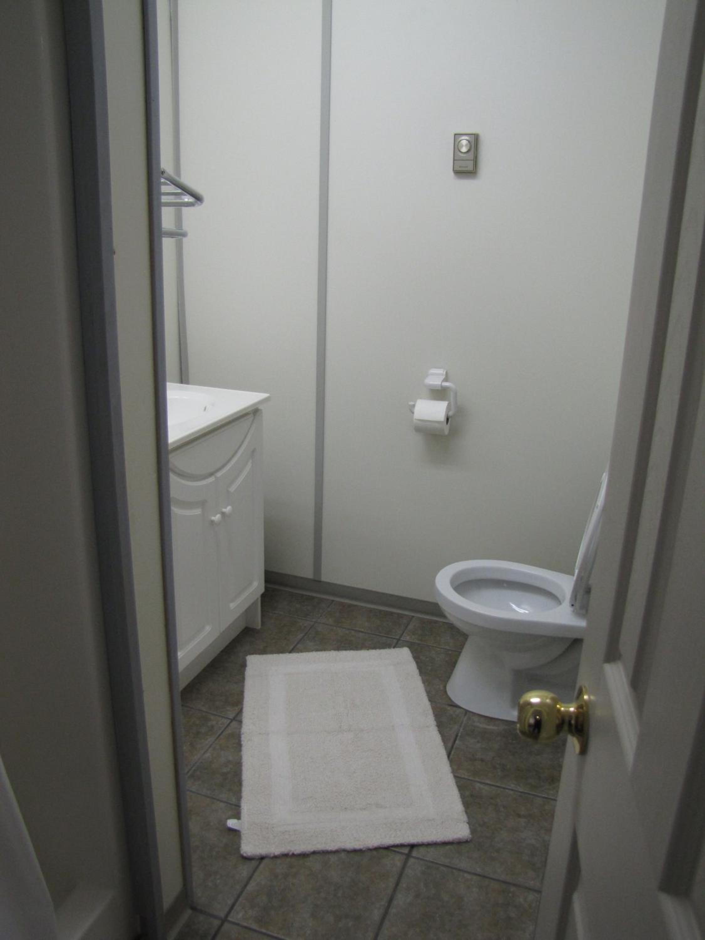 Double Room with Private Bathroom - Photo 2