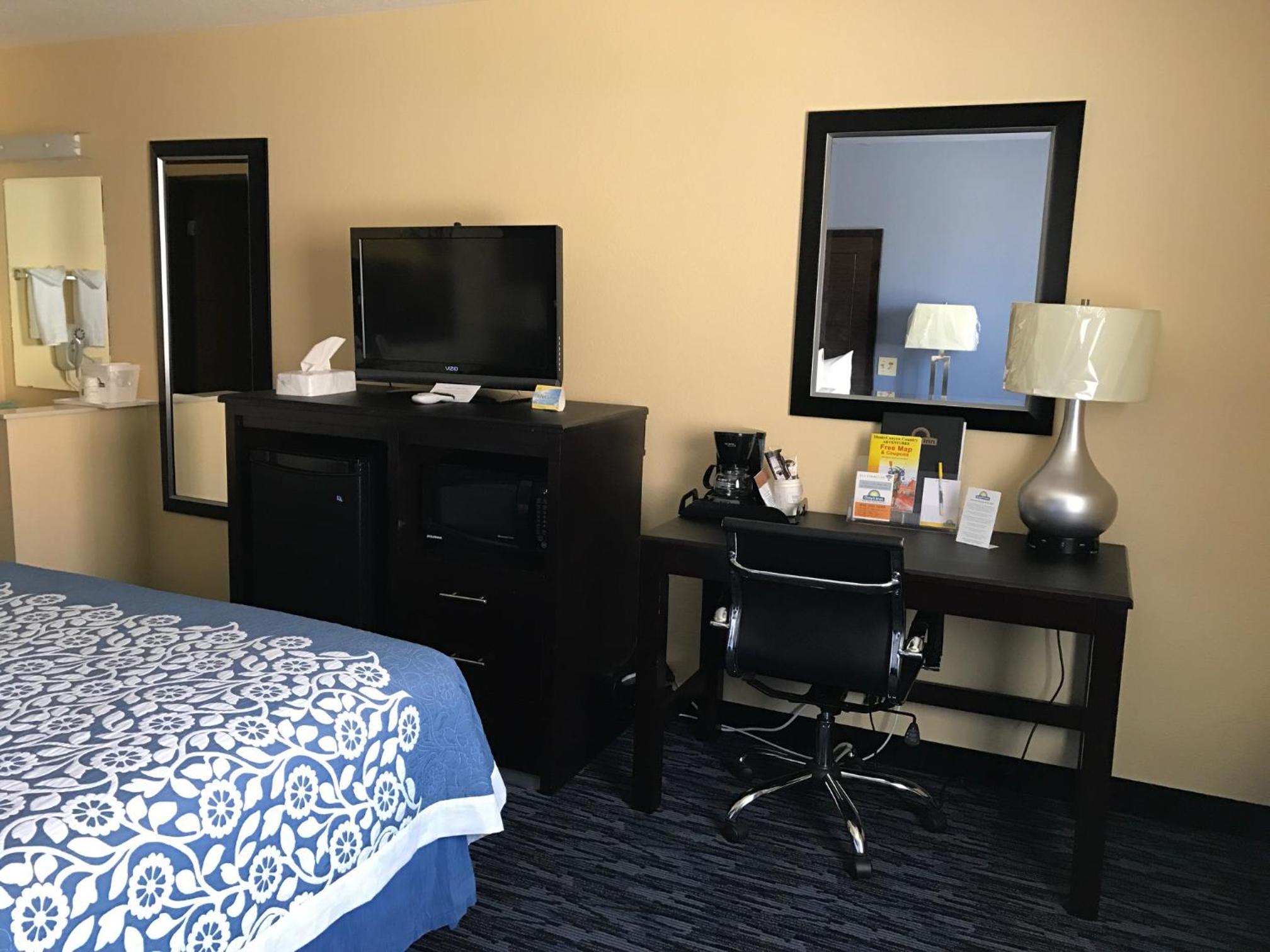 King Room - Disability Access - Non-Smoking photo 1