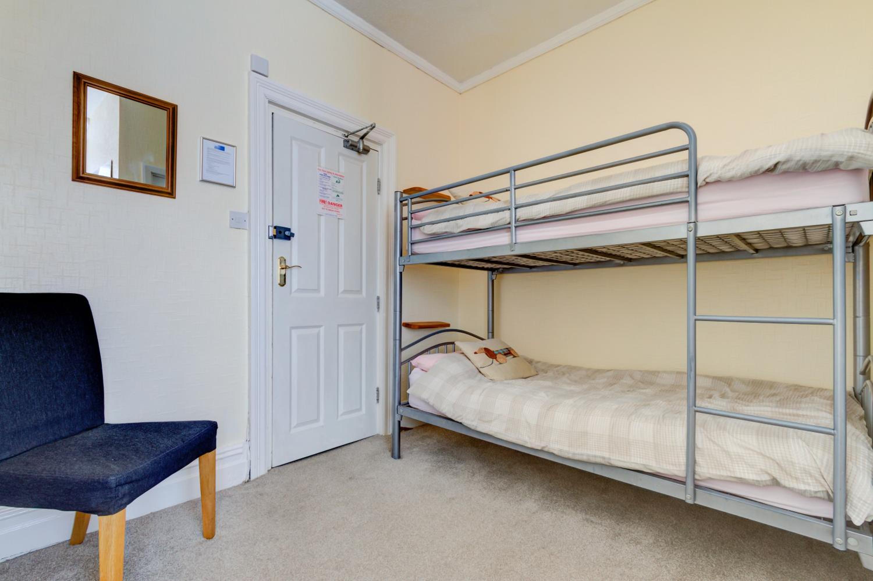 Family Room (2 Adults + 2 Children)
