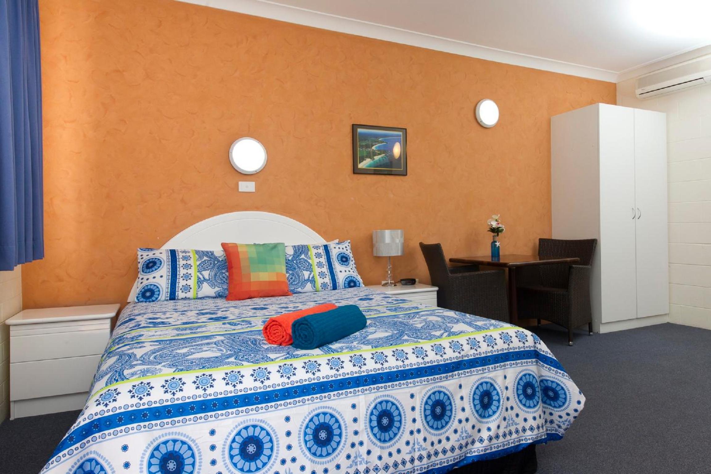 Queen Room photo 1