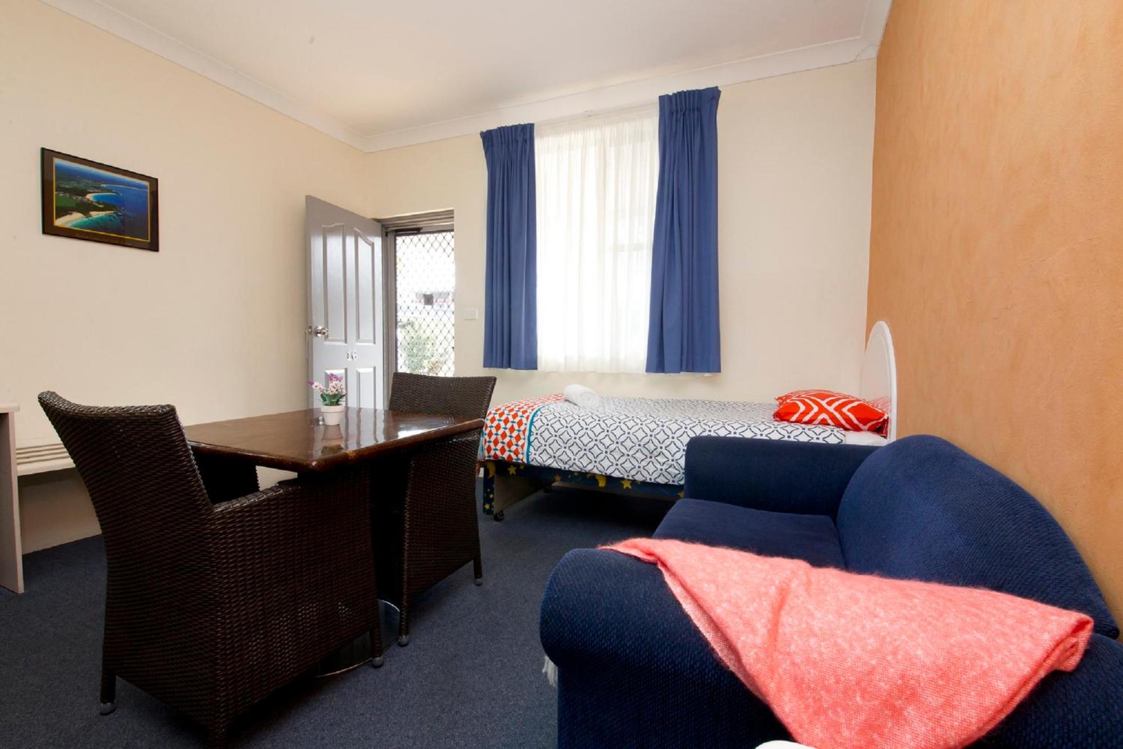 Queen Room photo 2