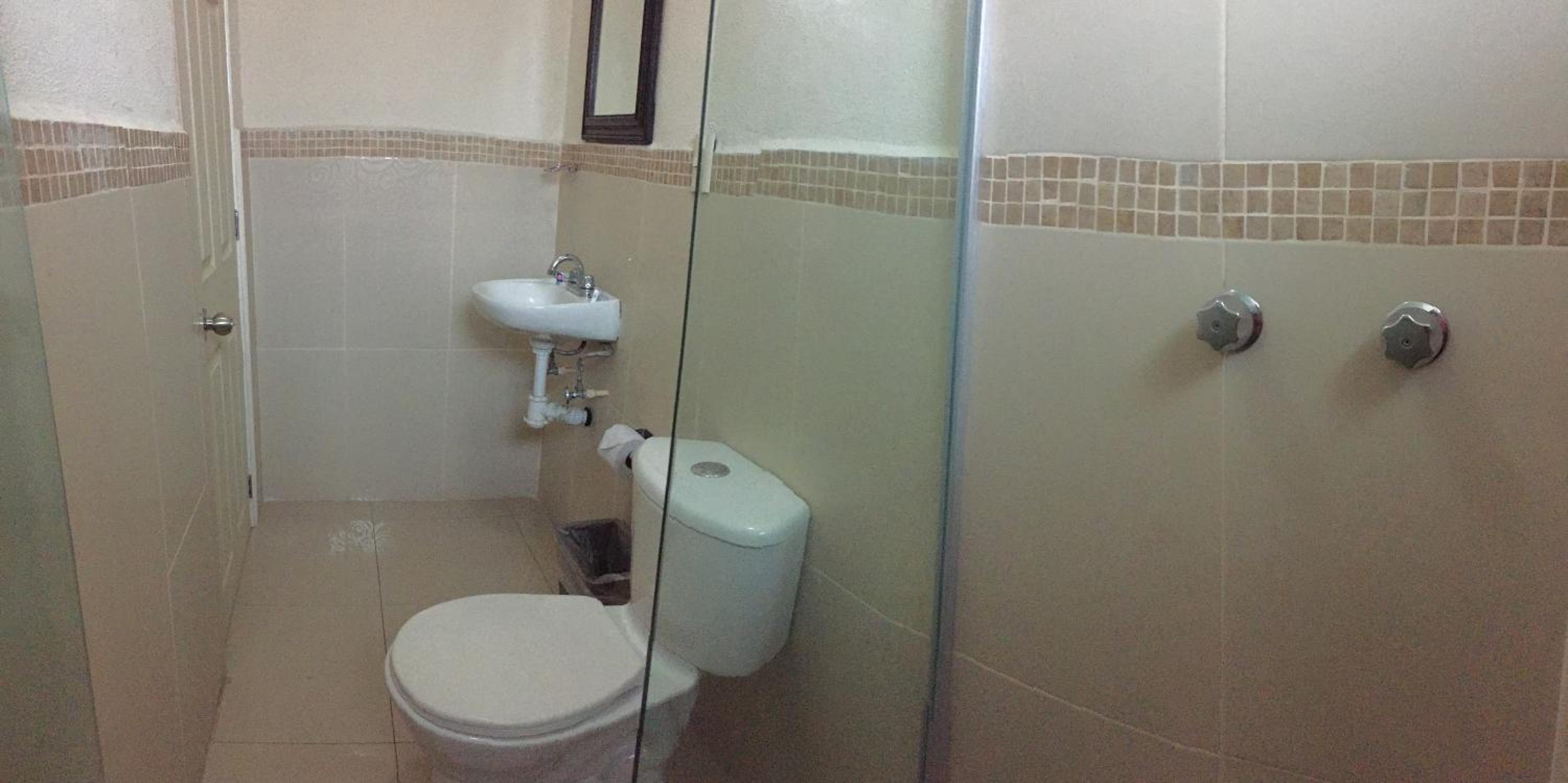 Economy Quadruple Room photo 2