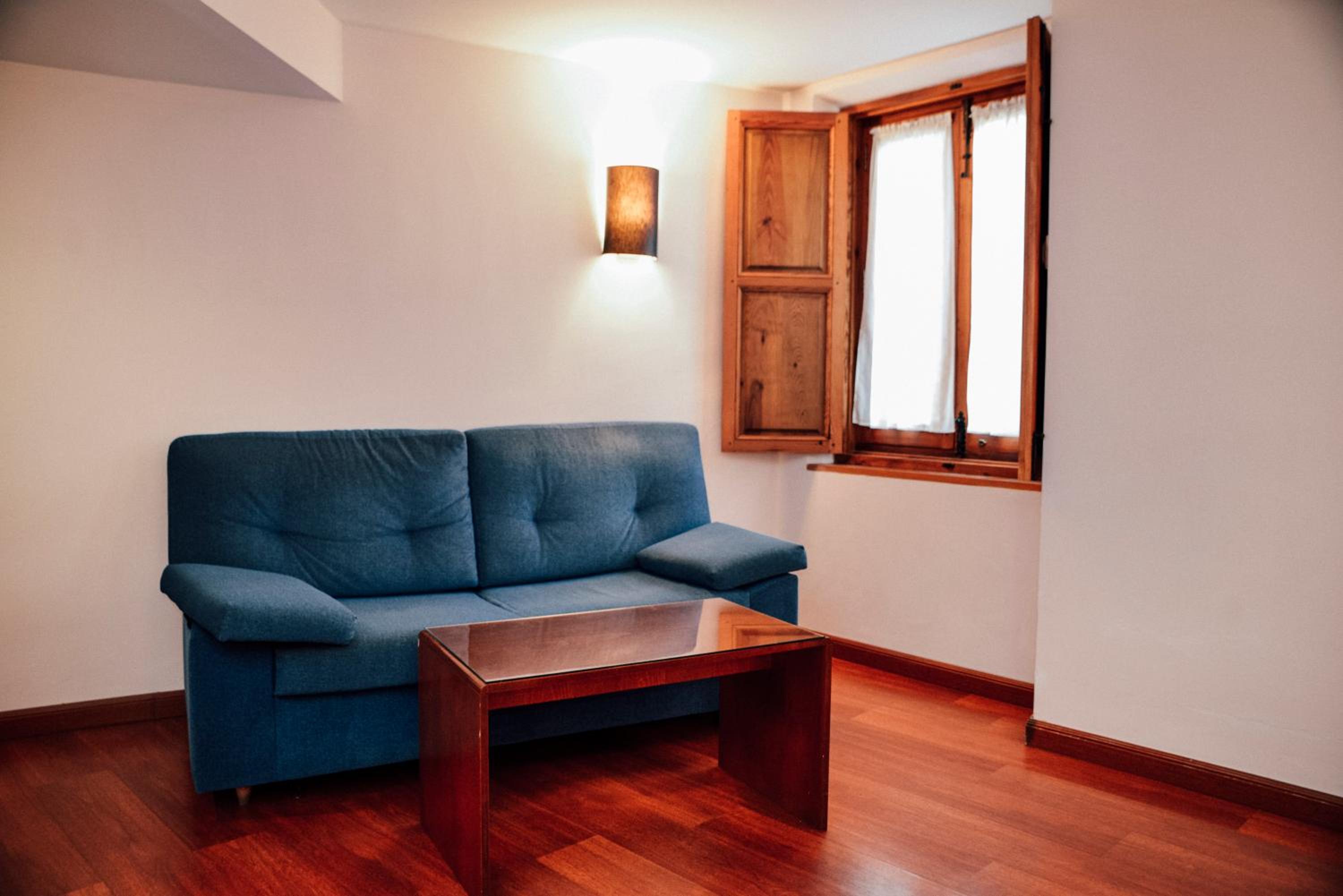 Superior Twin Room with Cathedral View - Photo 3