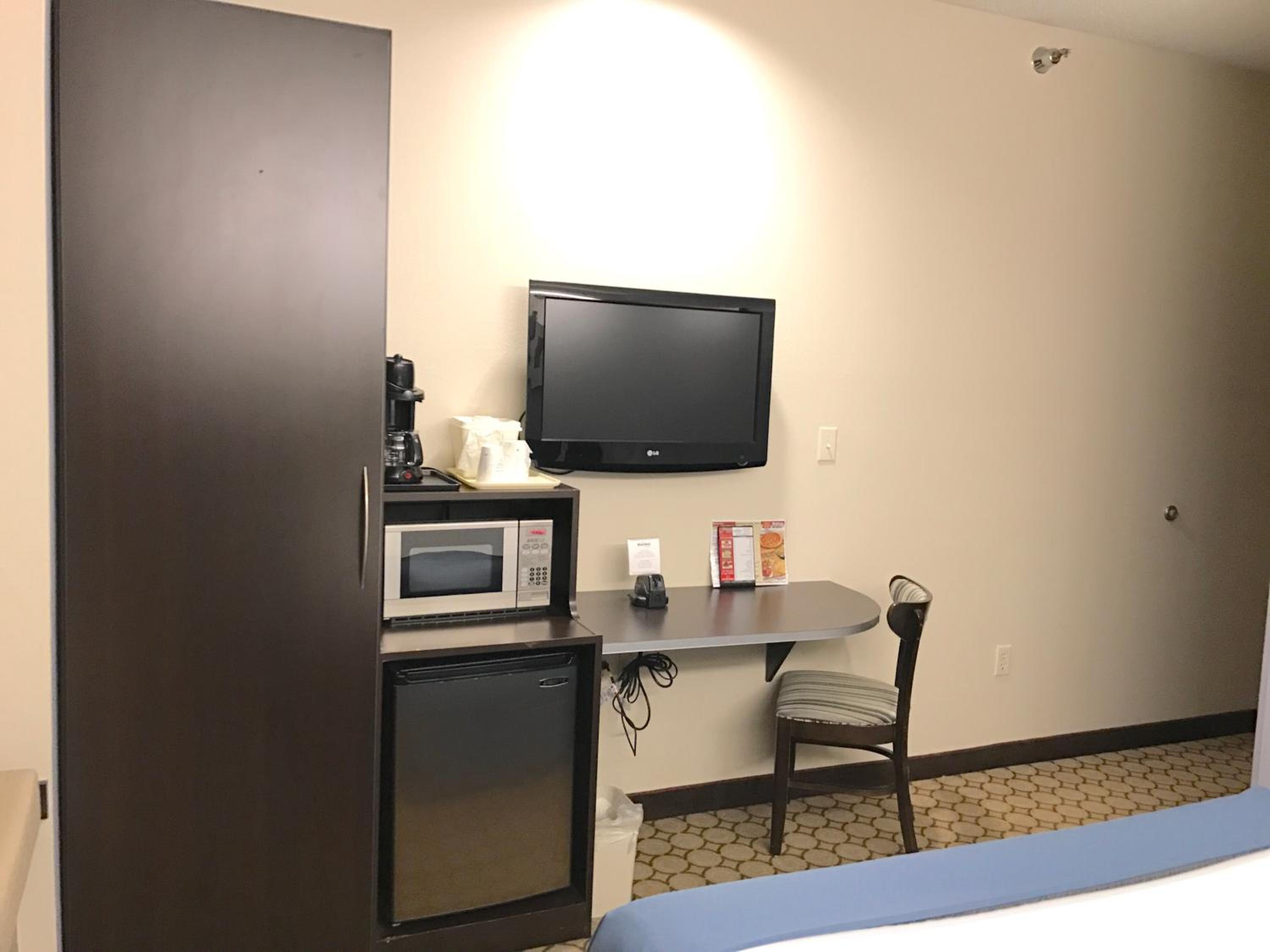 Queen Room - Non-Smoking - Photo 3
