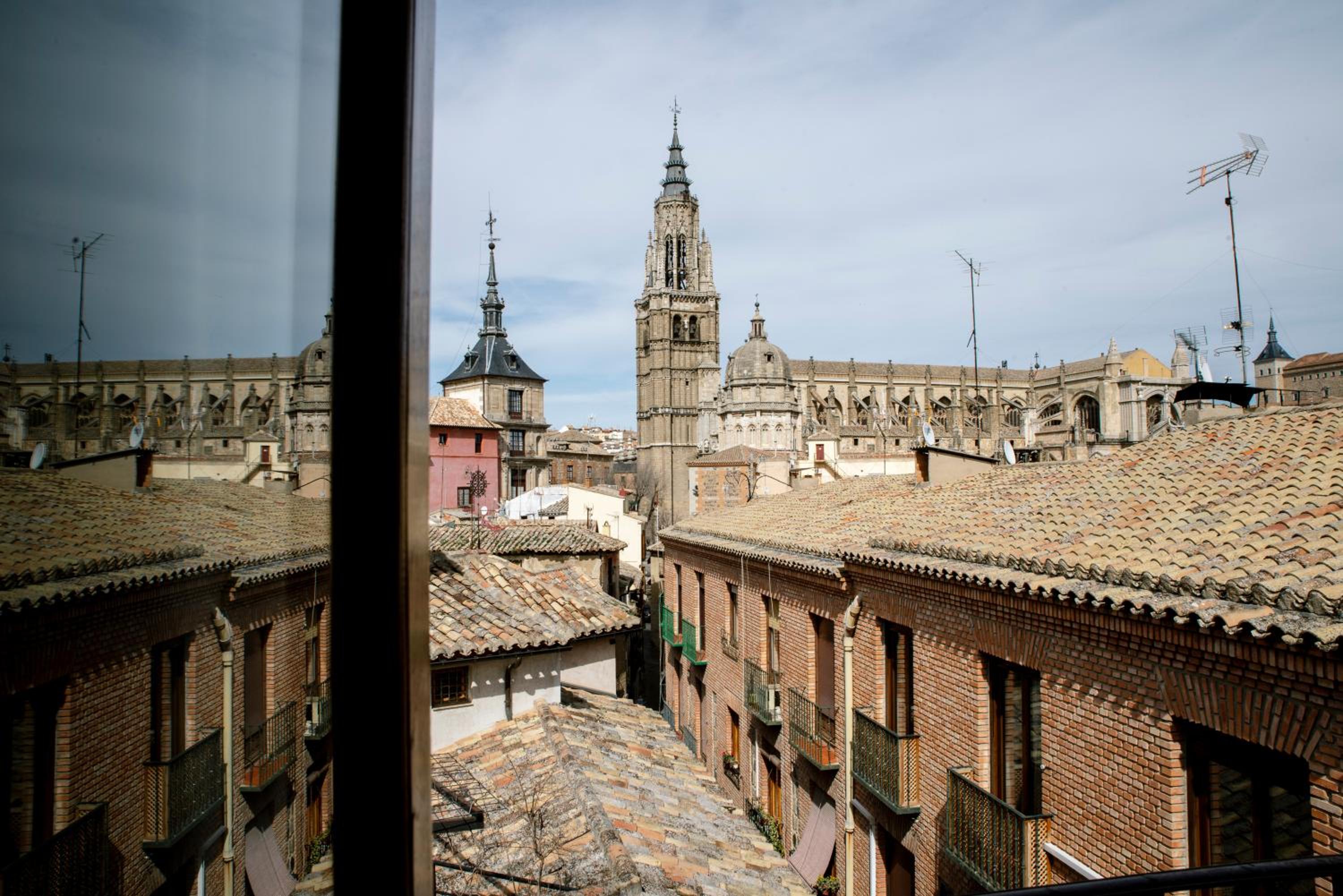 Twin Room with Cathedral View - Photo 8