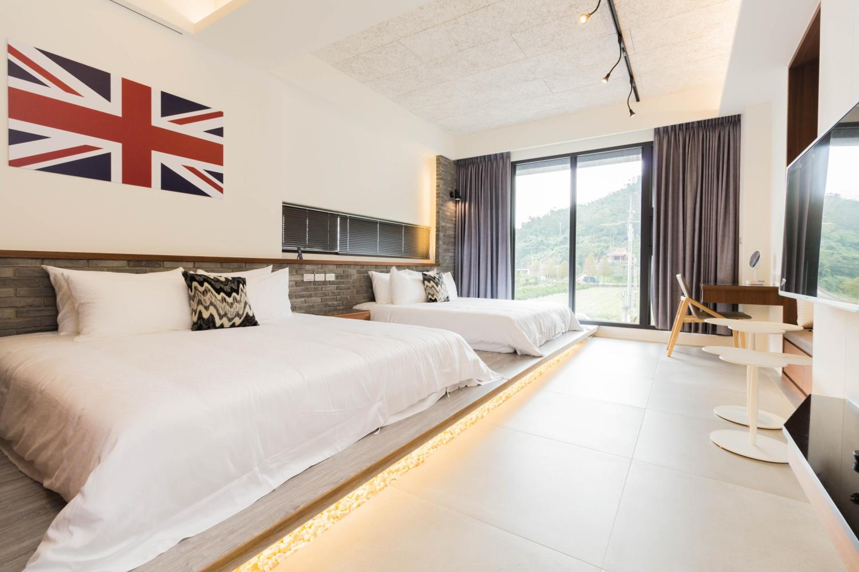 Quadruple Room with Bath - Photo 4