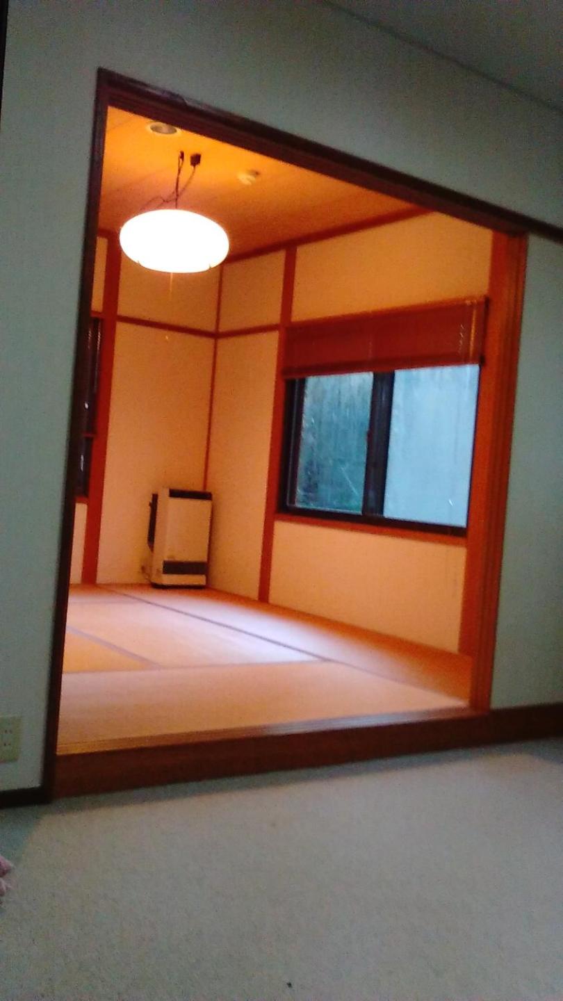 Family Room with Shared Bathroom photo 3
