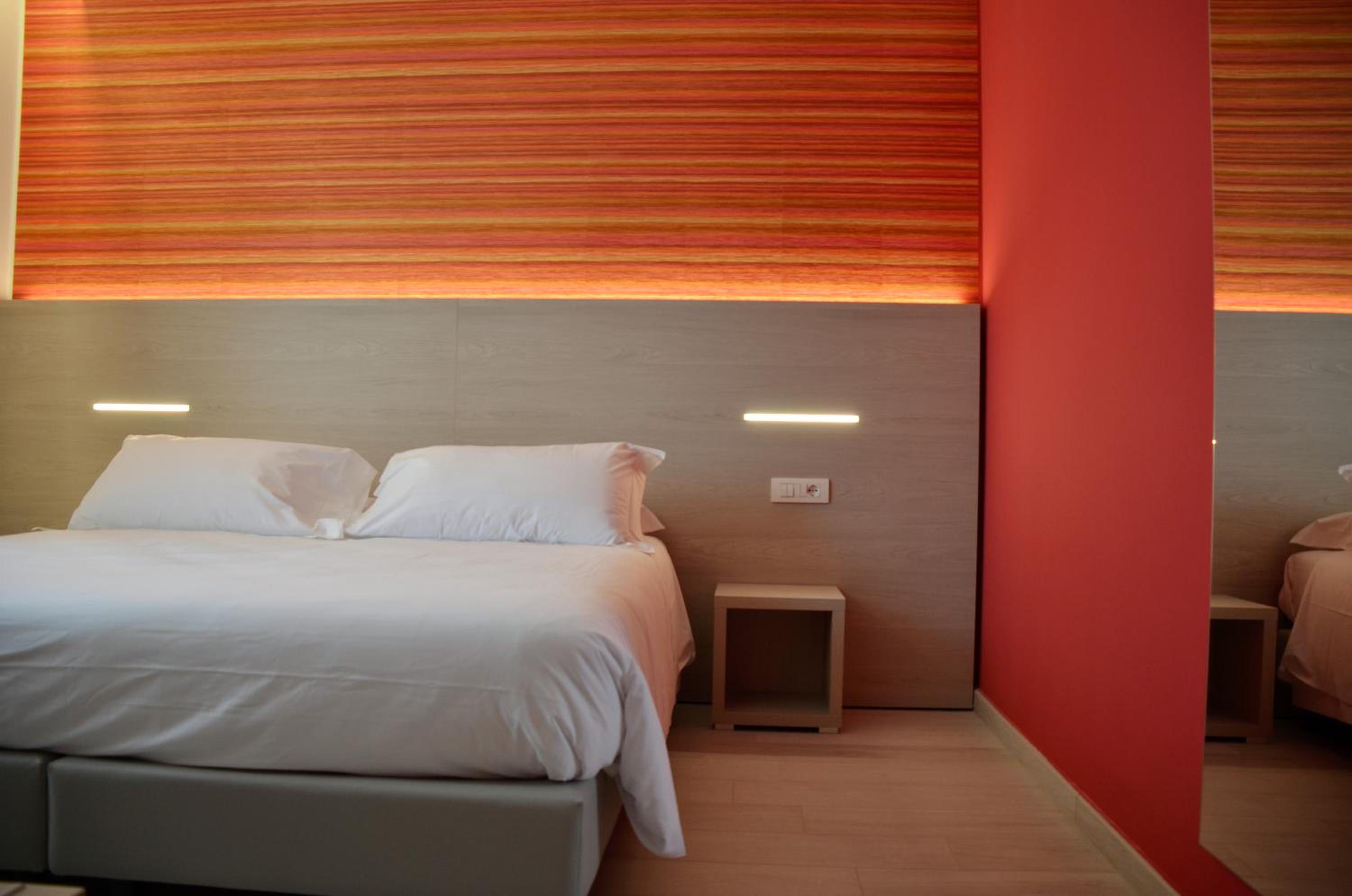 Double or Twin Room - Photo 9