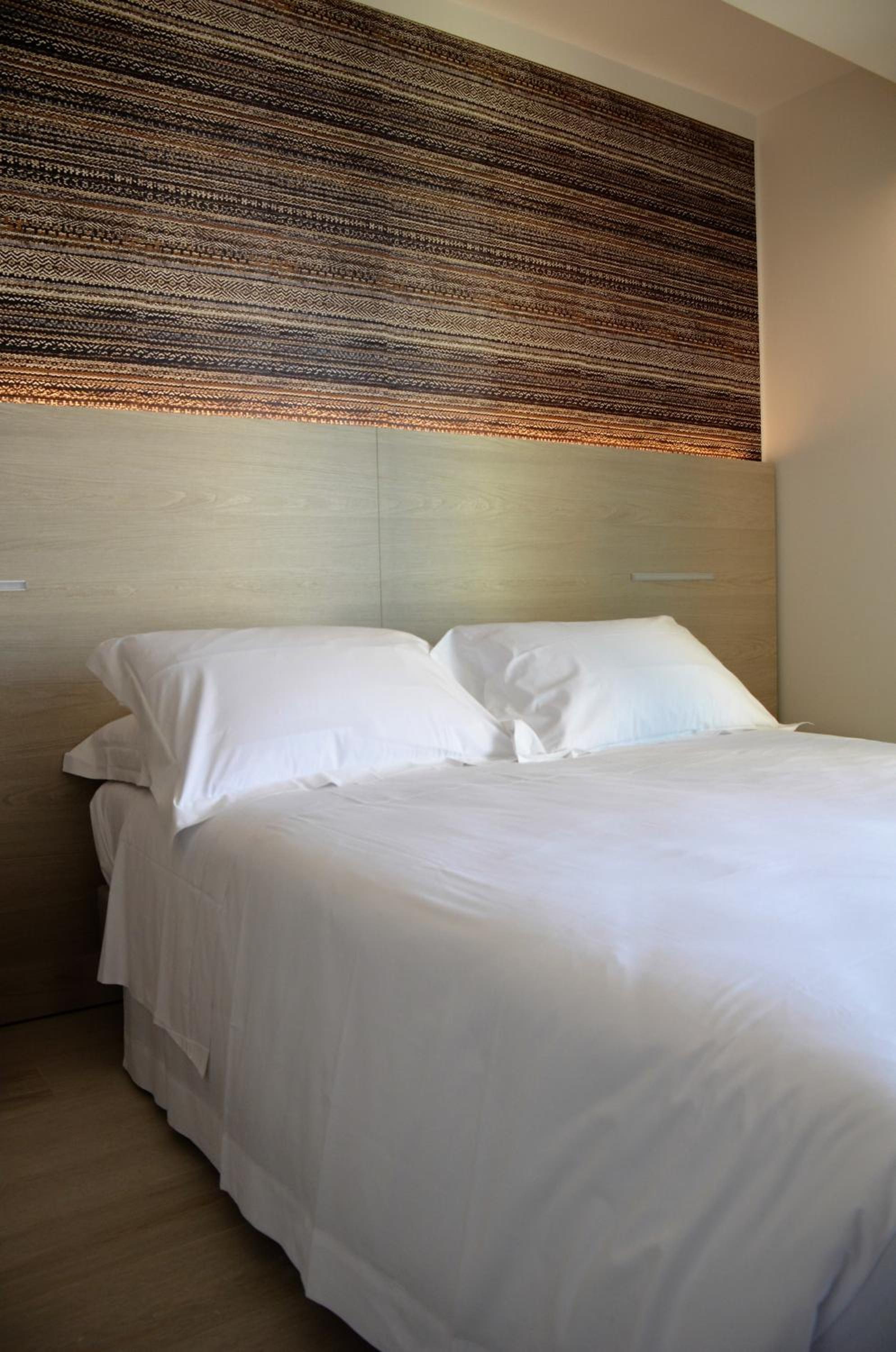 Double or Twin Room - Photo 4